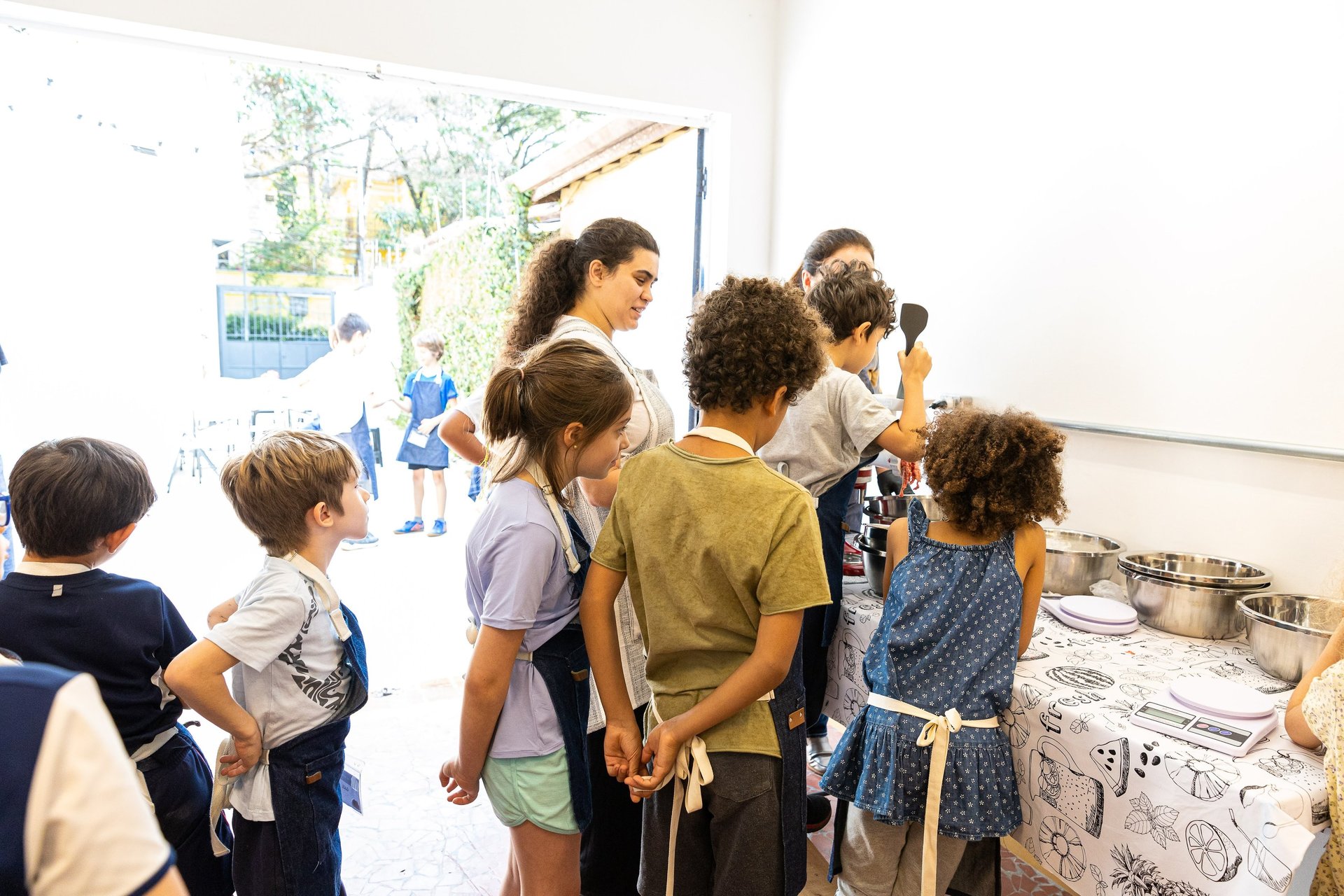 black and white bed linen
