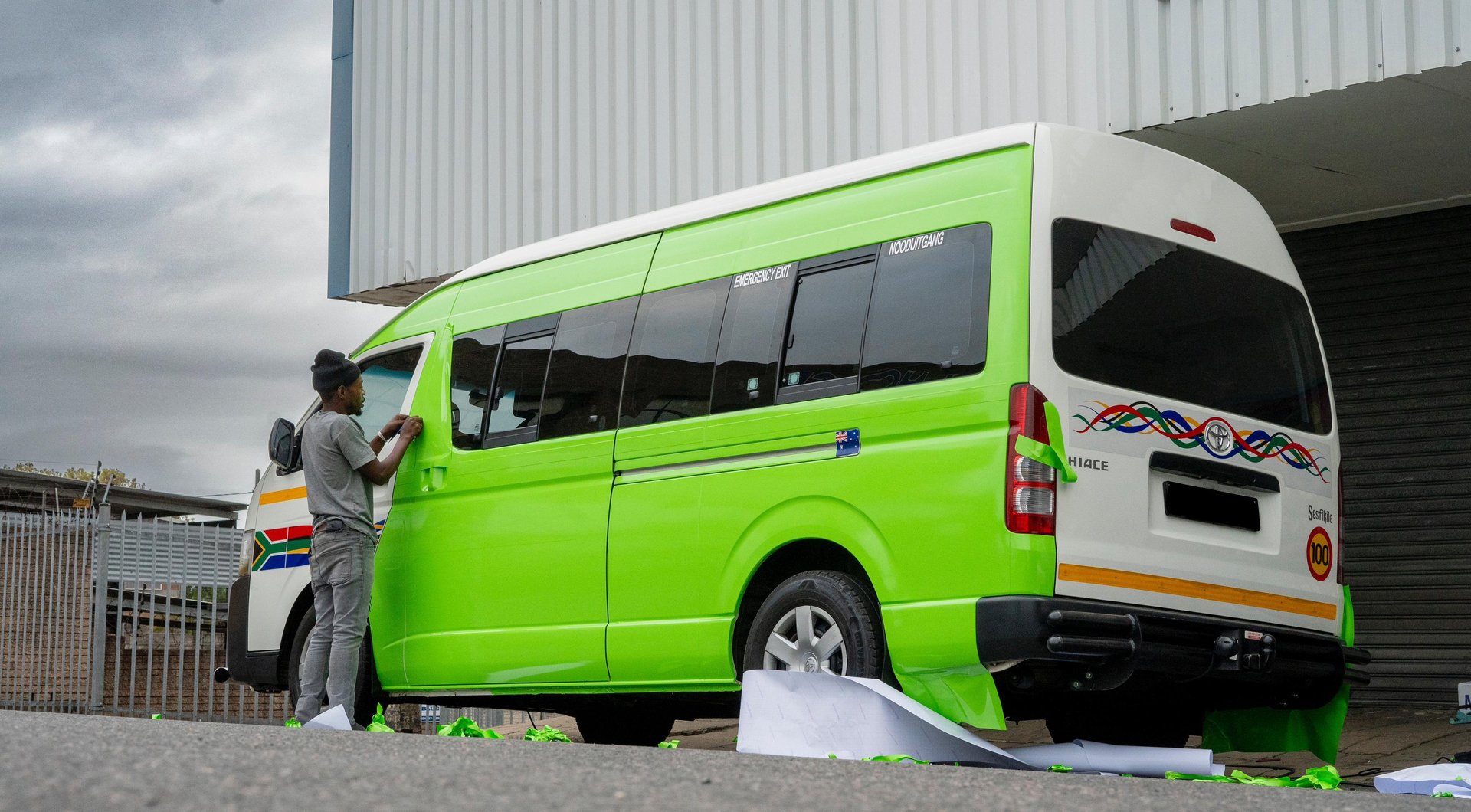 black and white bed linen