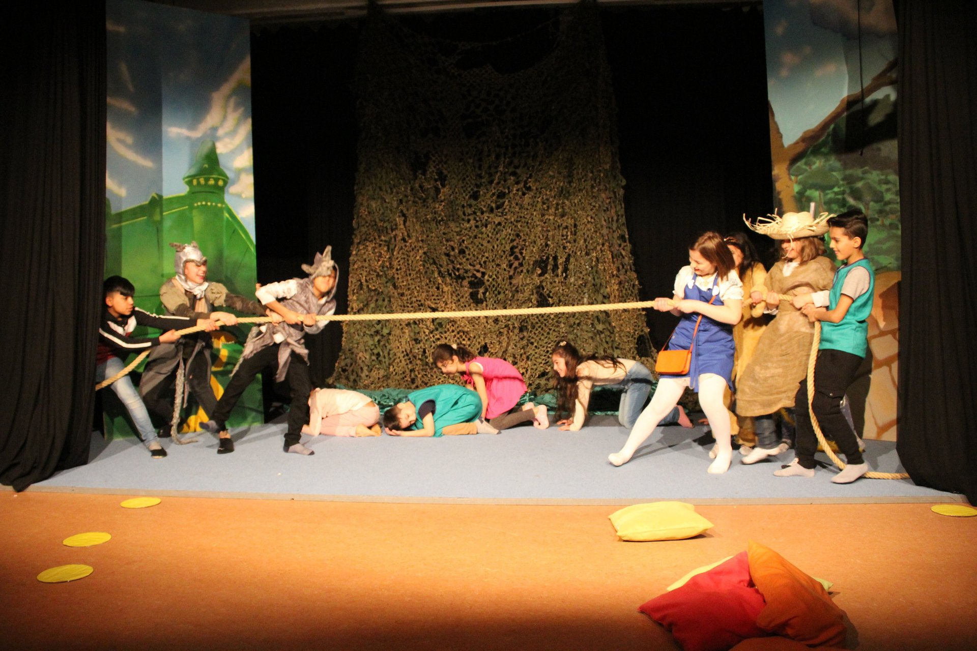 black and white bed linen