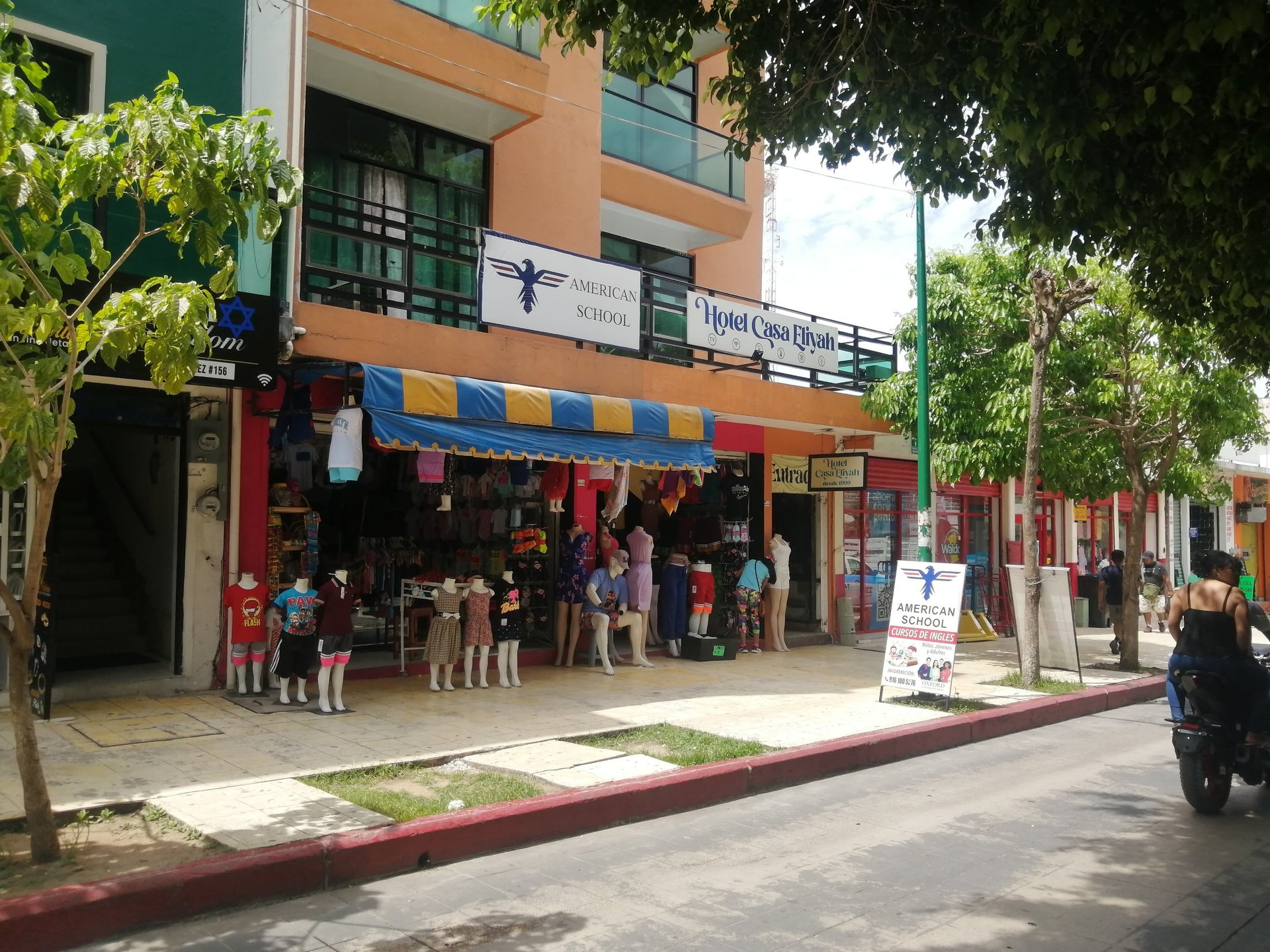 gray computer monitor