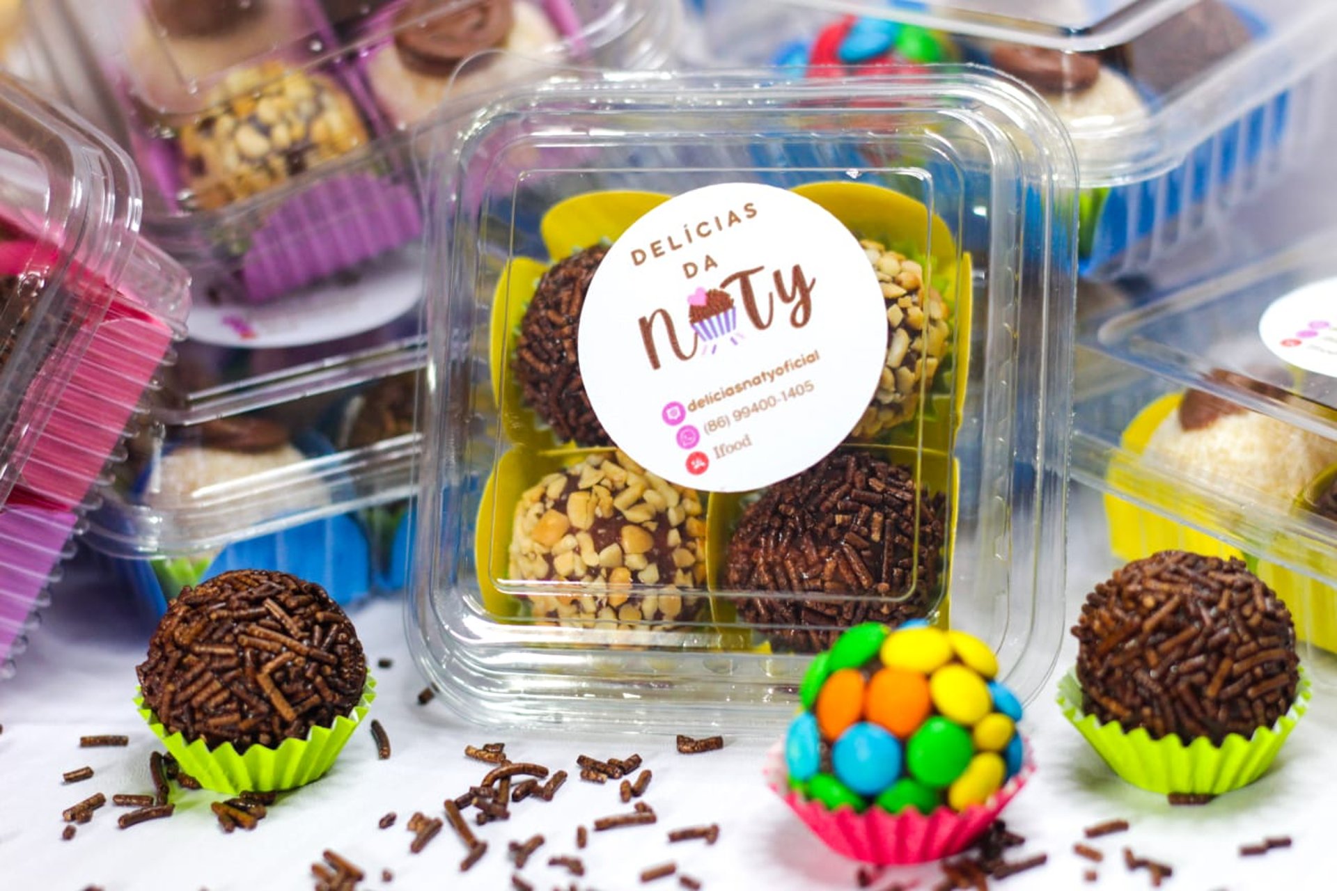 gray computer monitor