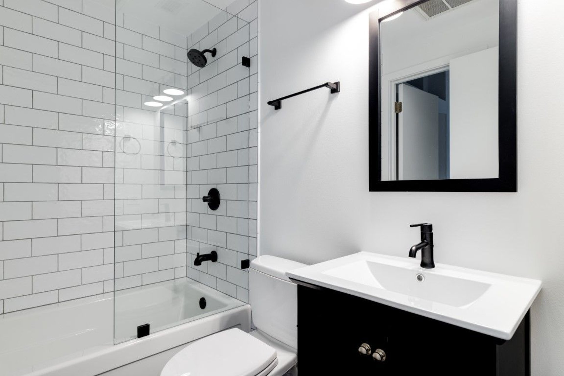 black and white bed linen