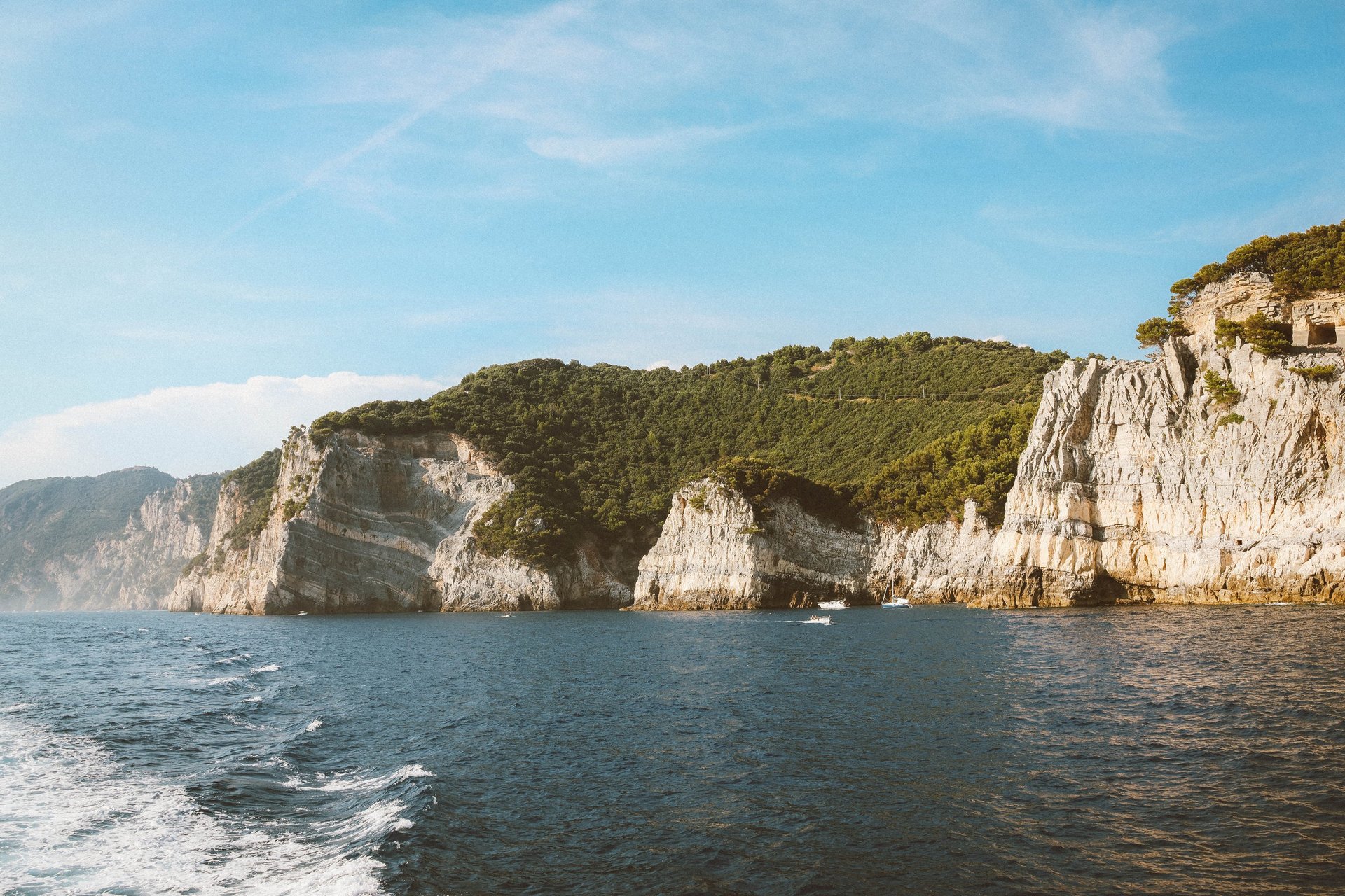 a wooden sign that says stop plastic save earth