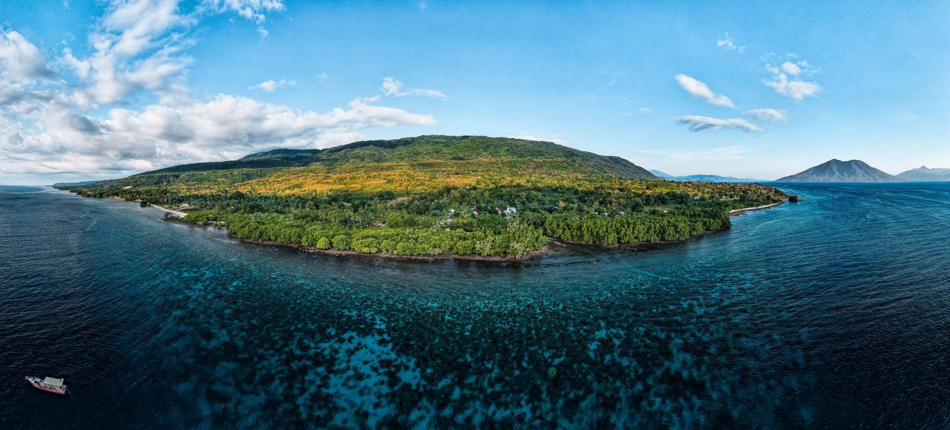 black and white bed linen