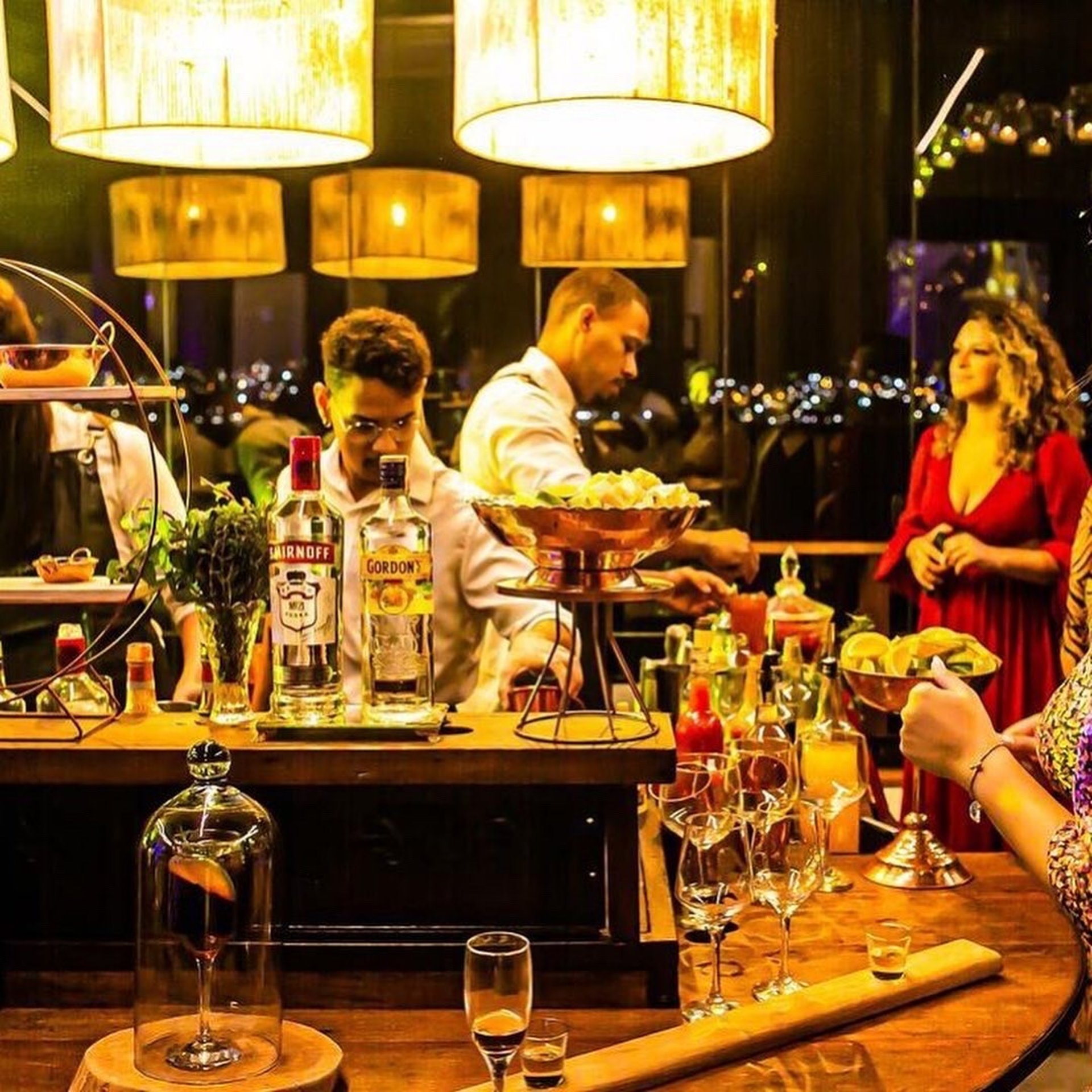 black and white bed linen