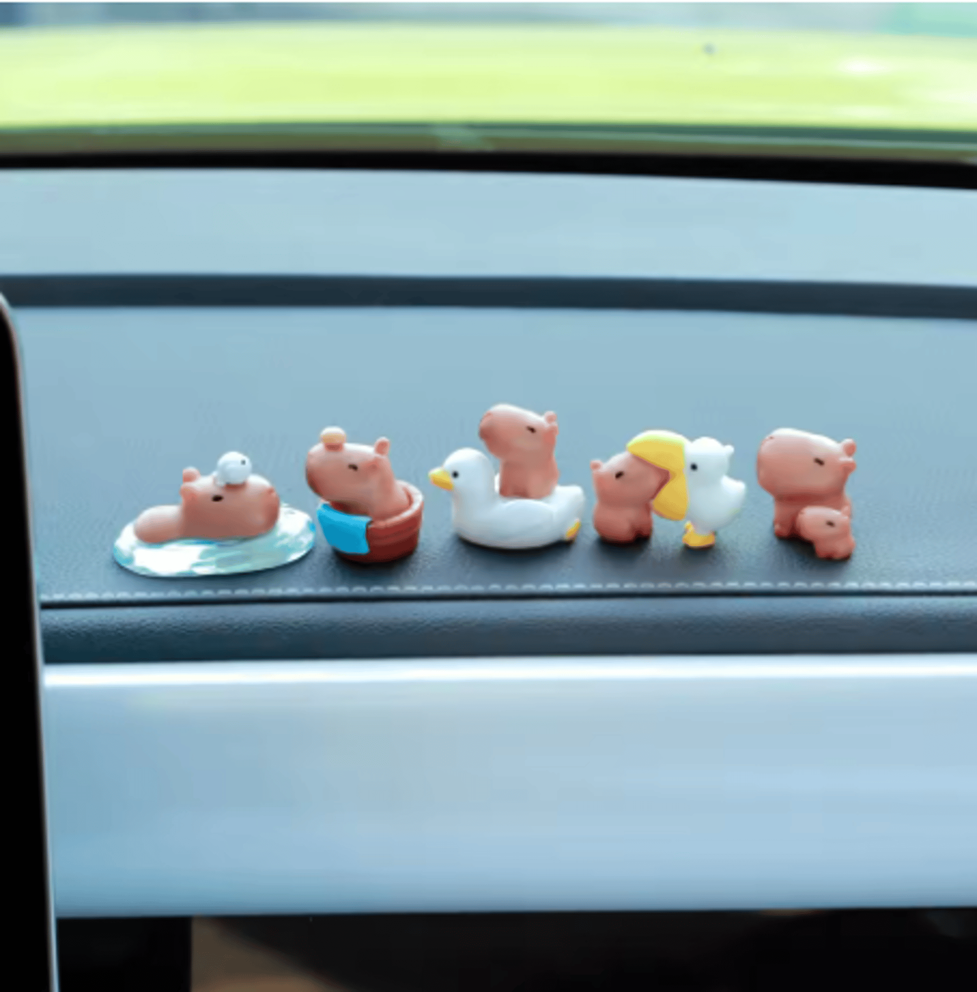 gray computer monitor