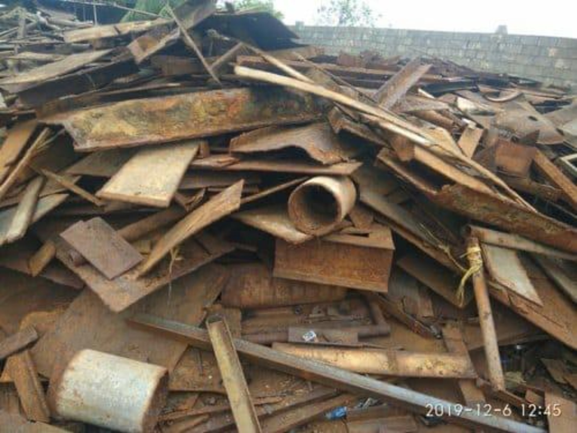 gray computer monitor