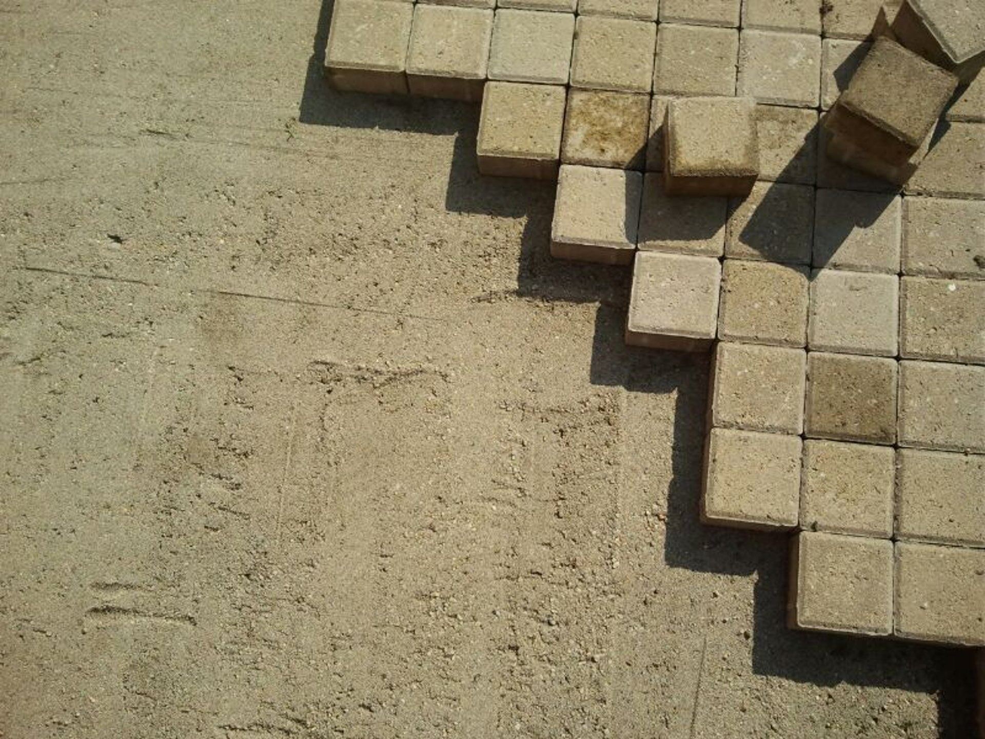 gray computer monitor