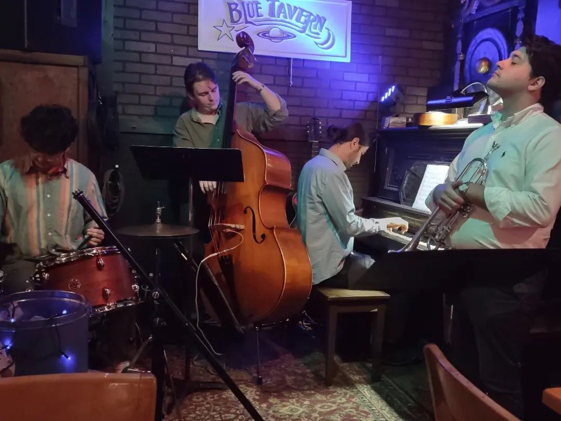 black and white bed linen