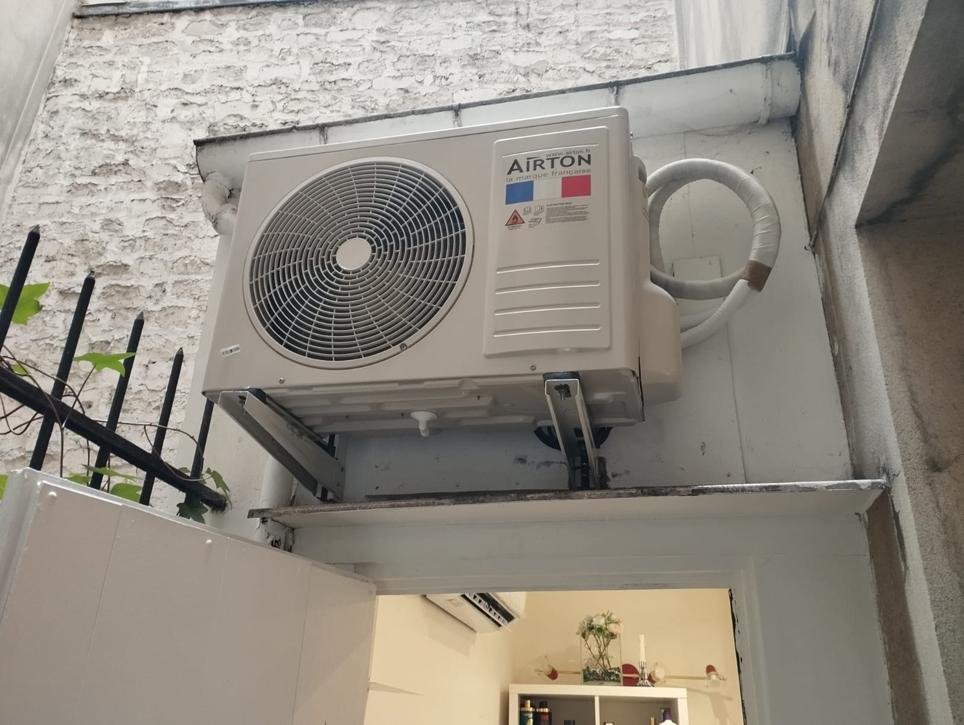 black and white bed linen