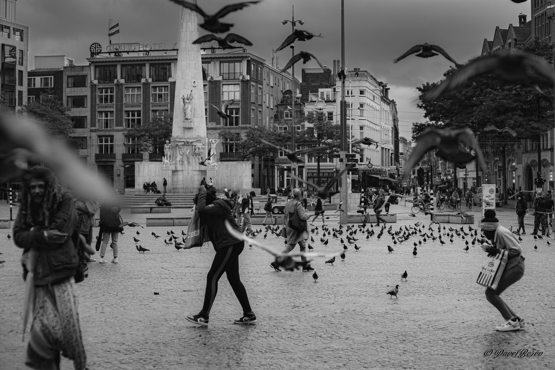 black and white bed linen