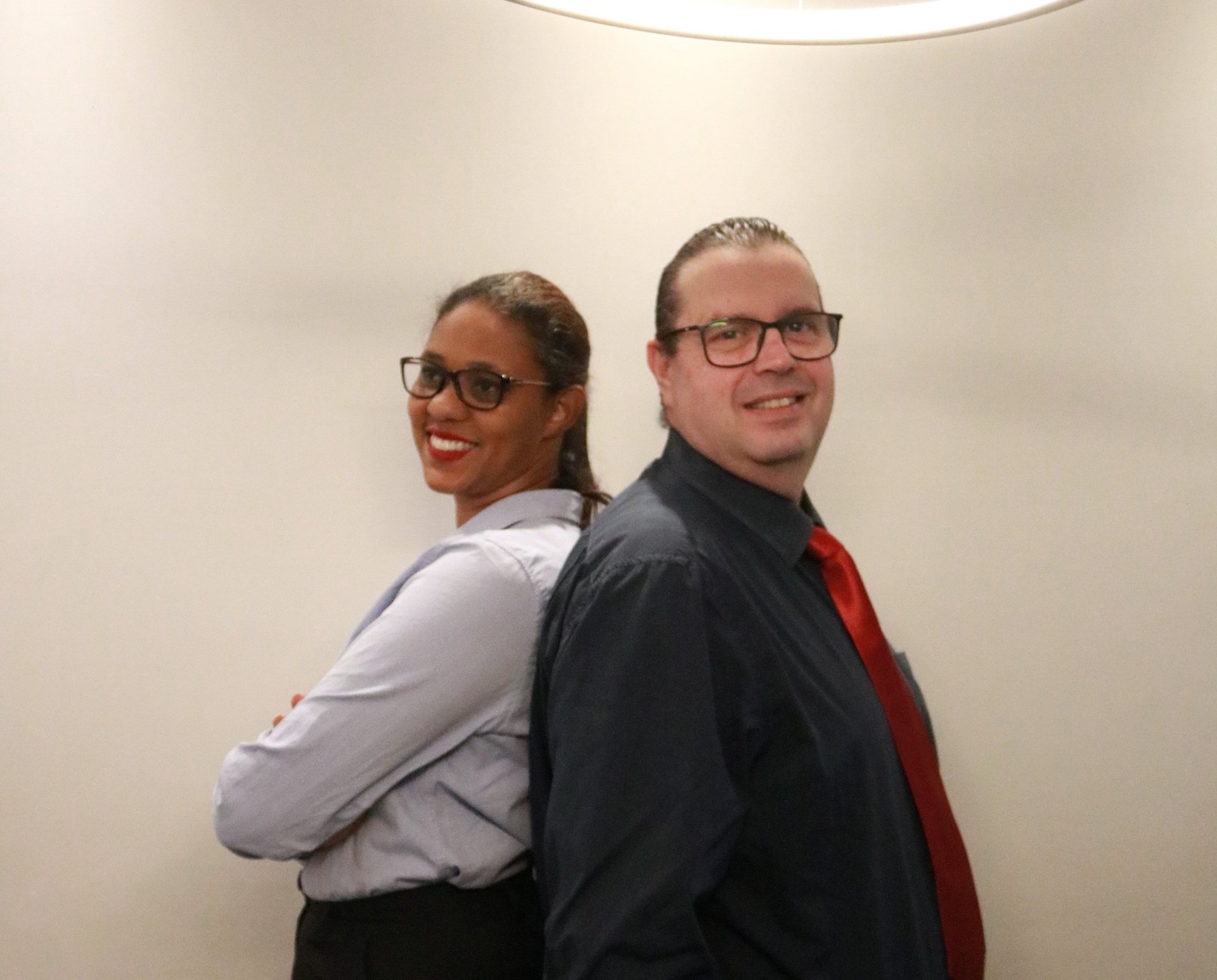 gray computer monitor