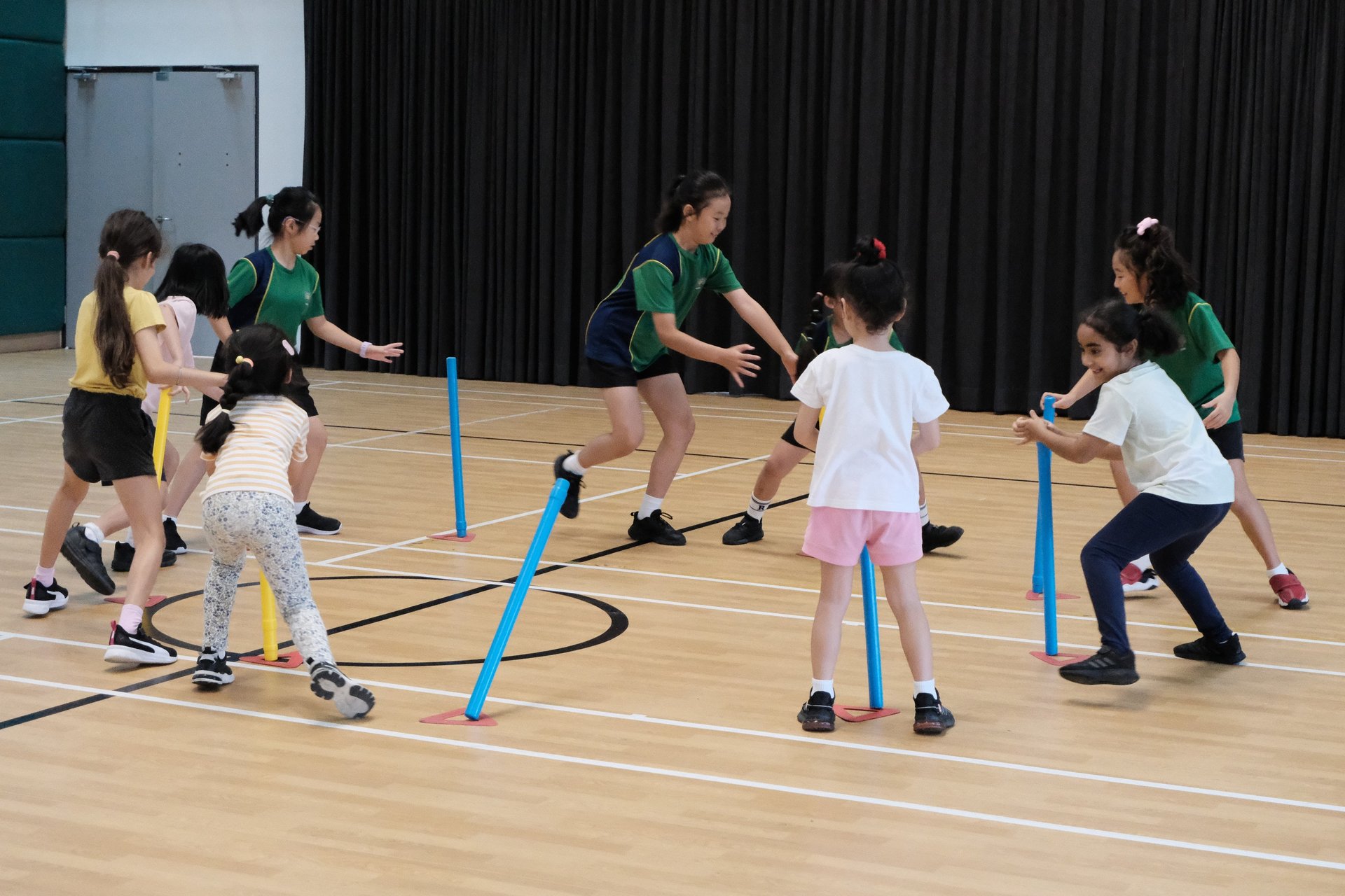 gray computer monitor