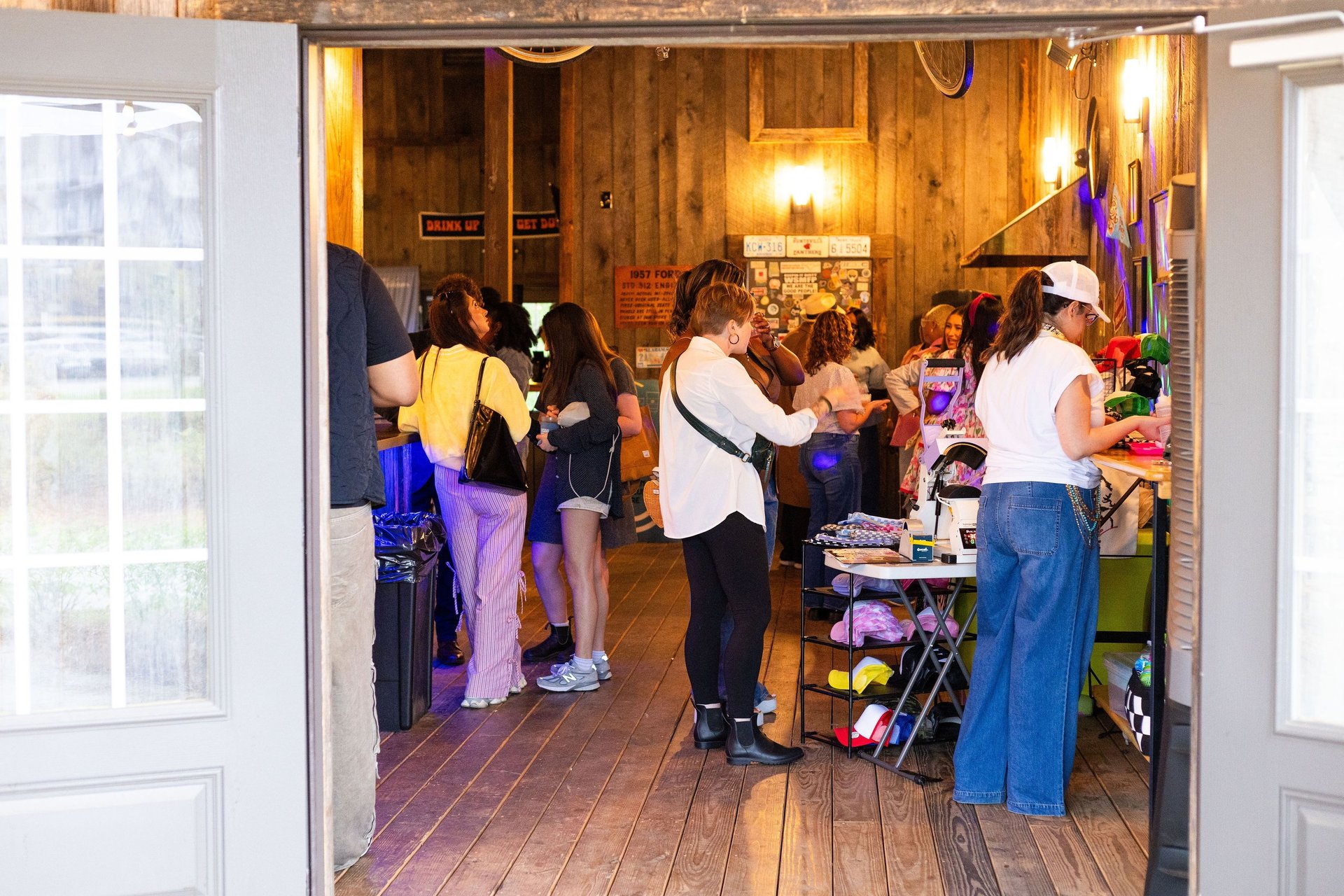 black and white bed linen