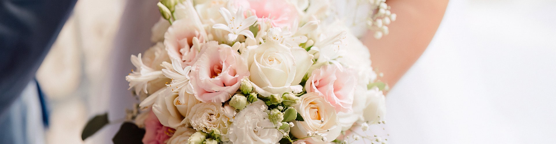 Bouquet in mano alla sposa