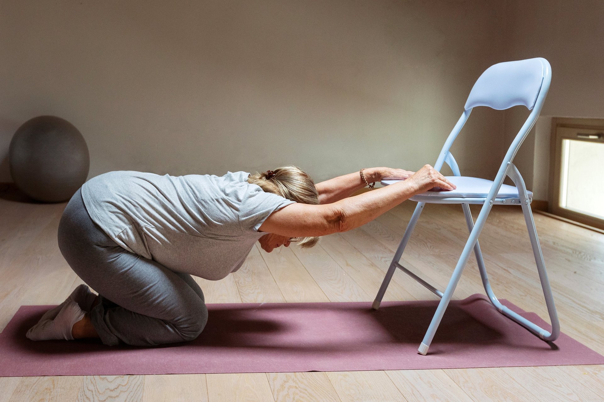 yoga avec chaise yogathérapie