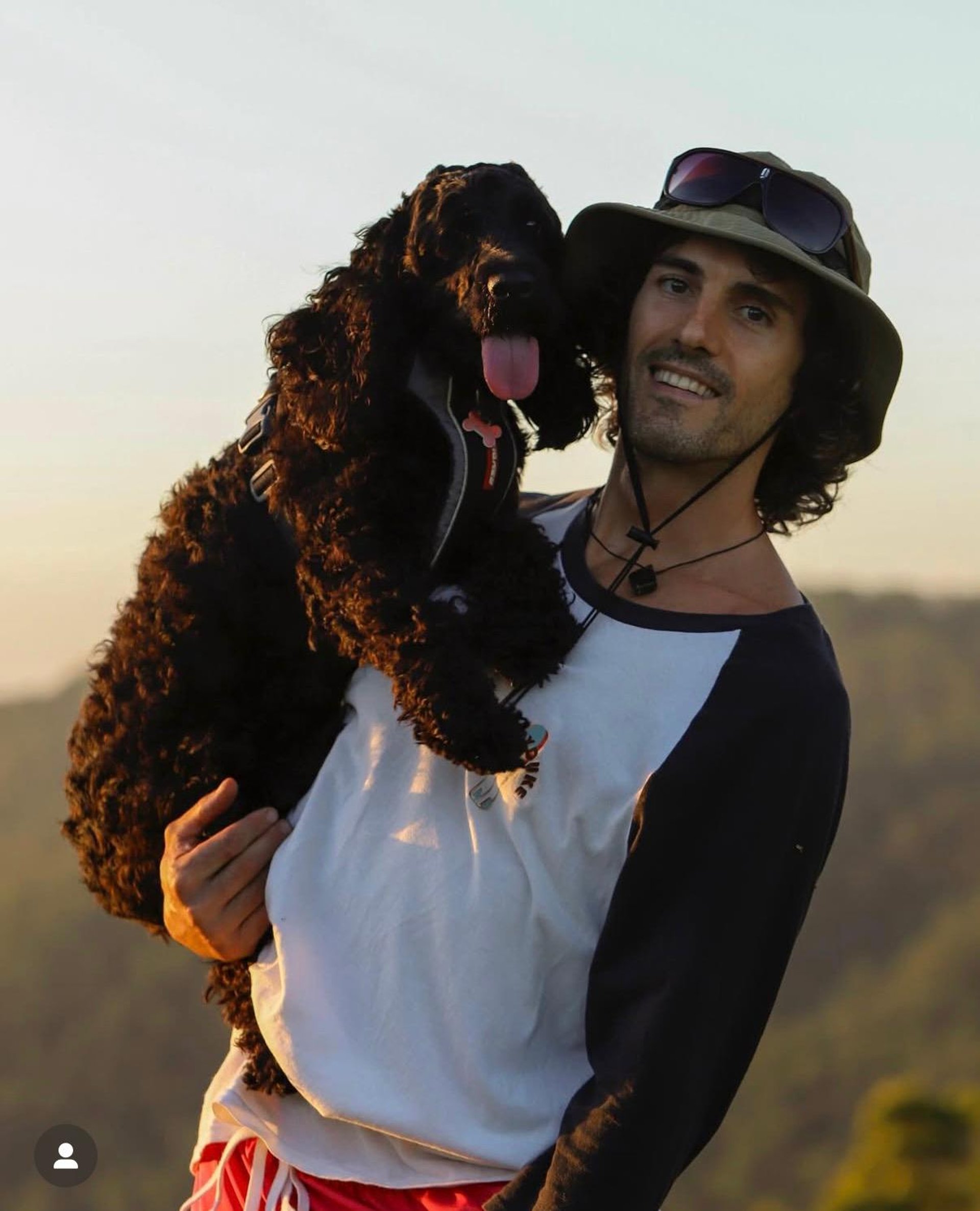 gray computer monitor