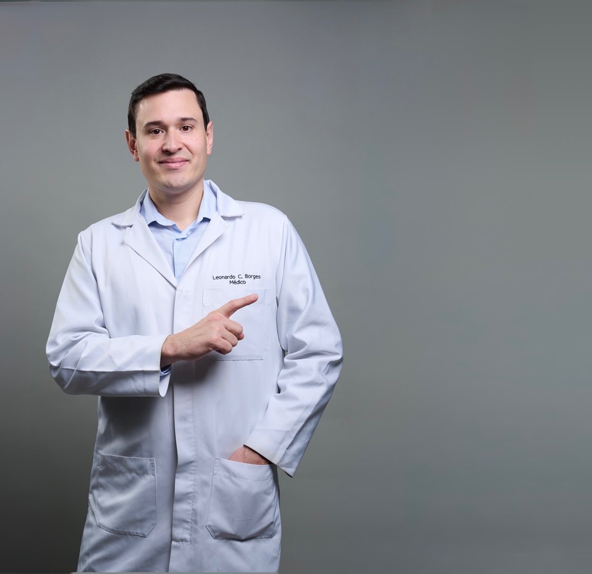 gray computer monitor