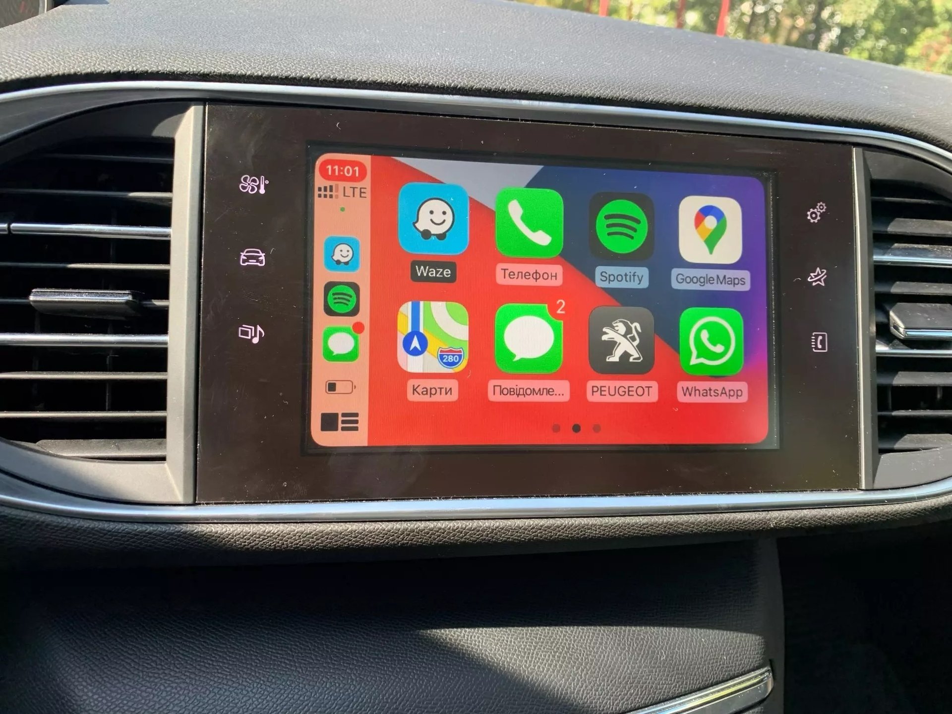 gray computer monitor