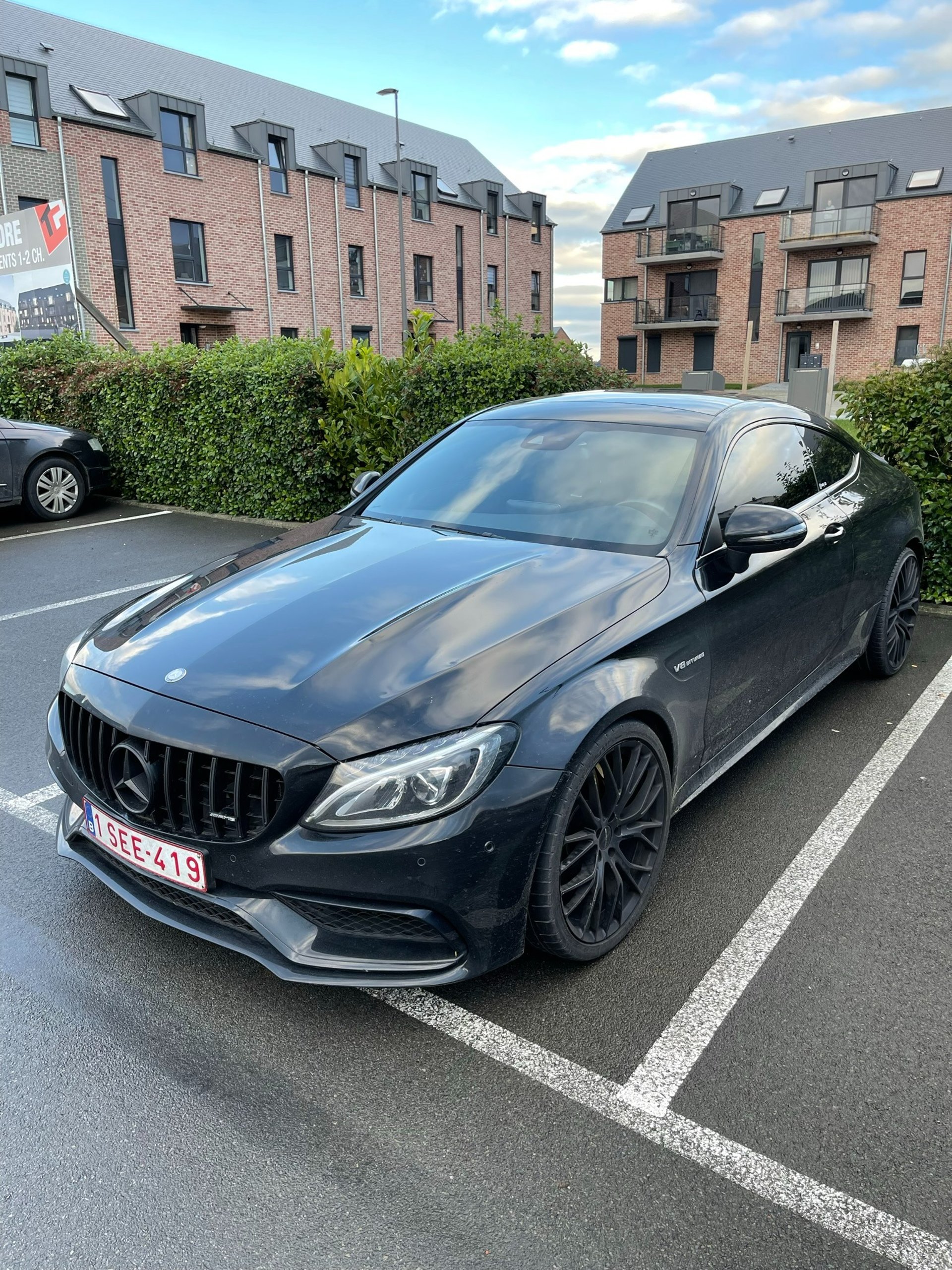 gray computer monitor