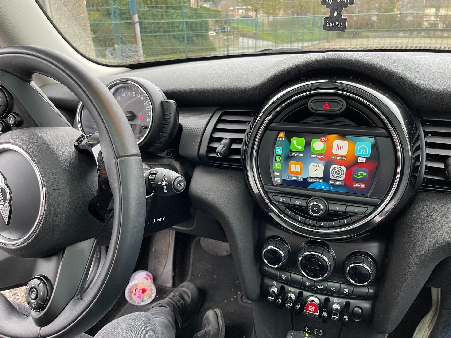 gray computer monitor