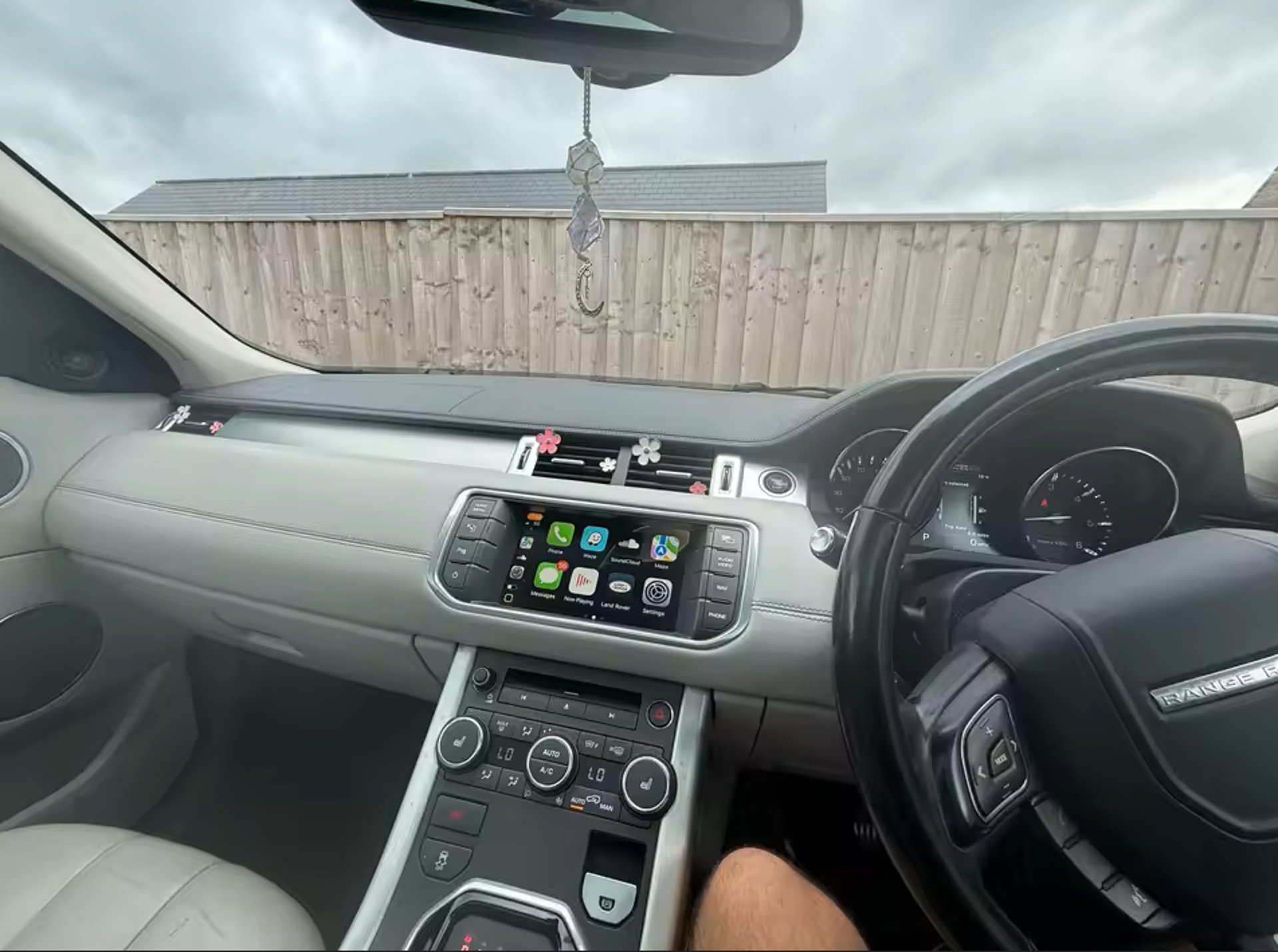 gray computer monitor