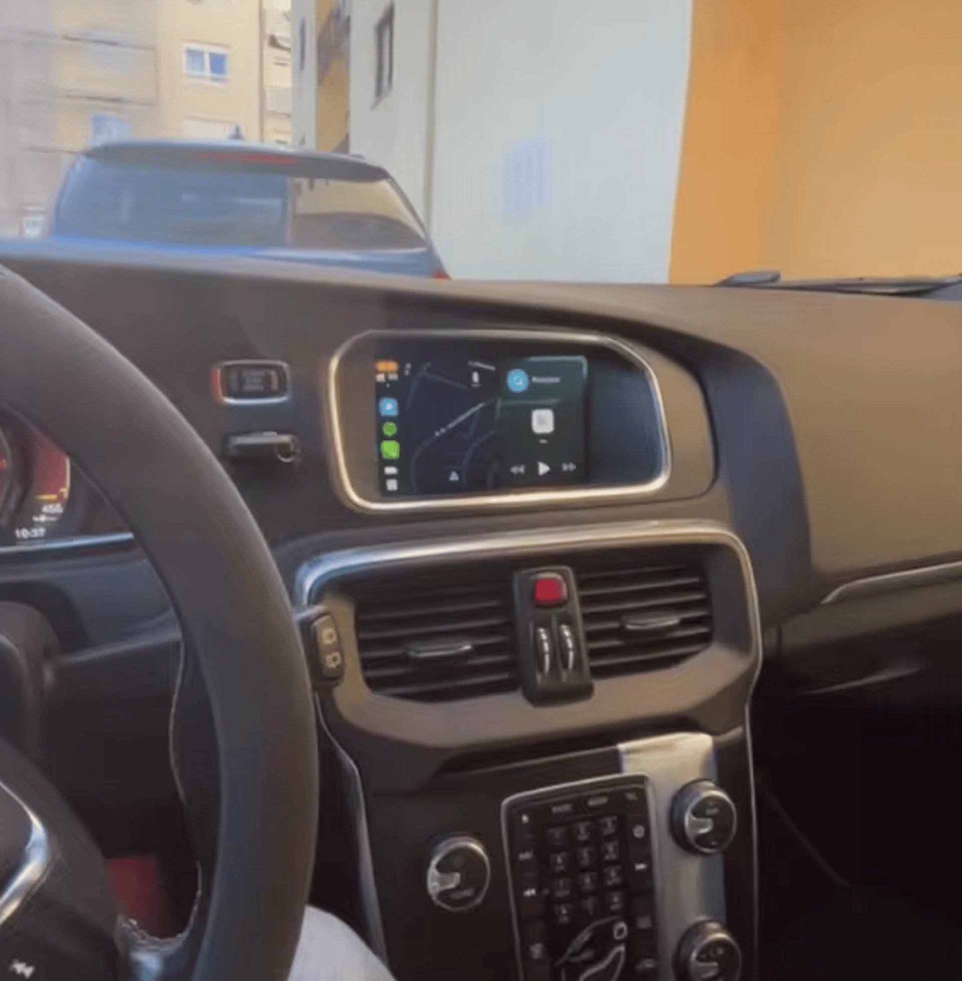 gray computer monitor