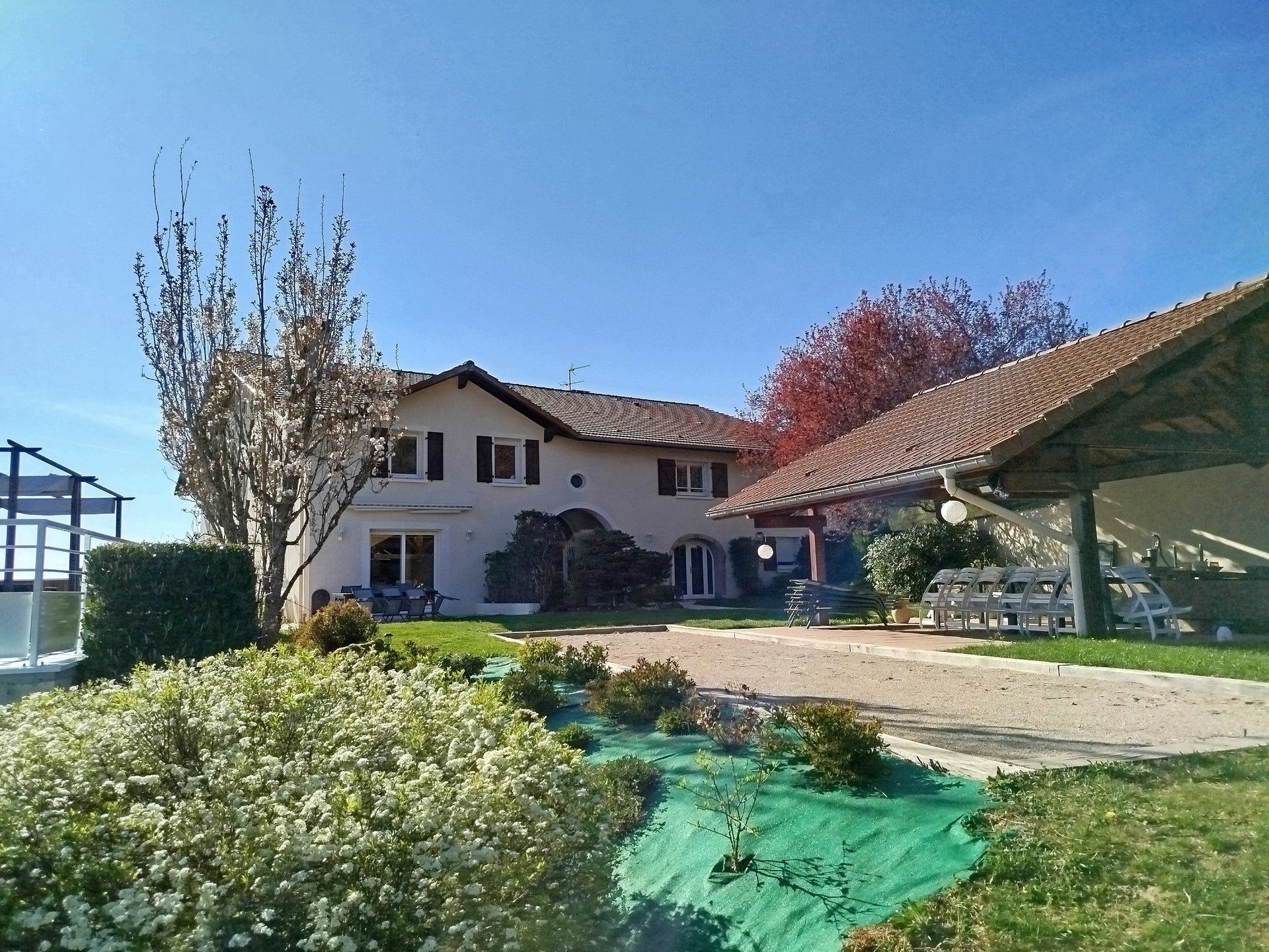 black and white bed linen