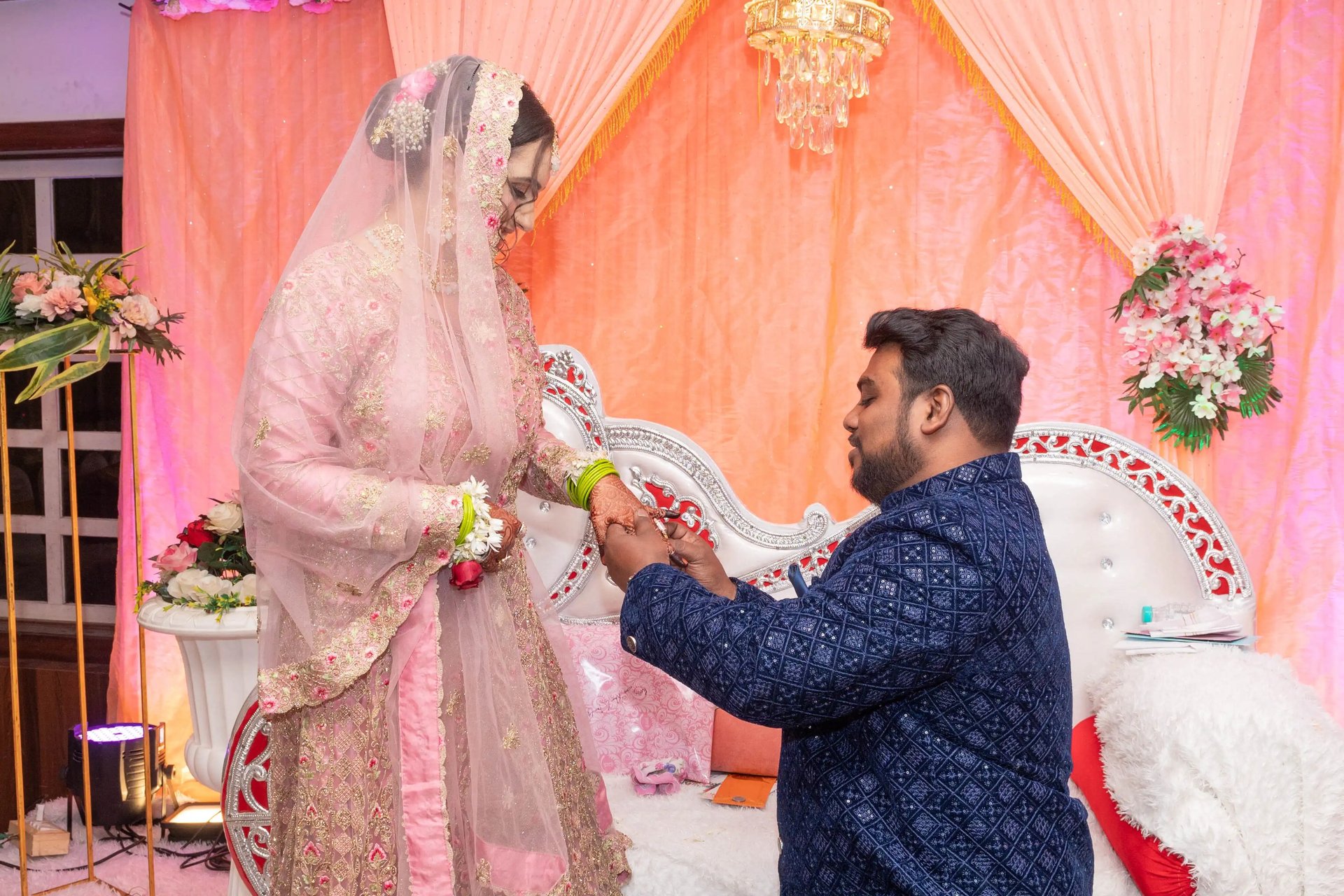 black and white bed linen