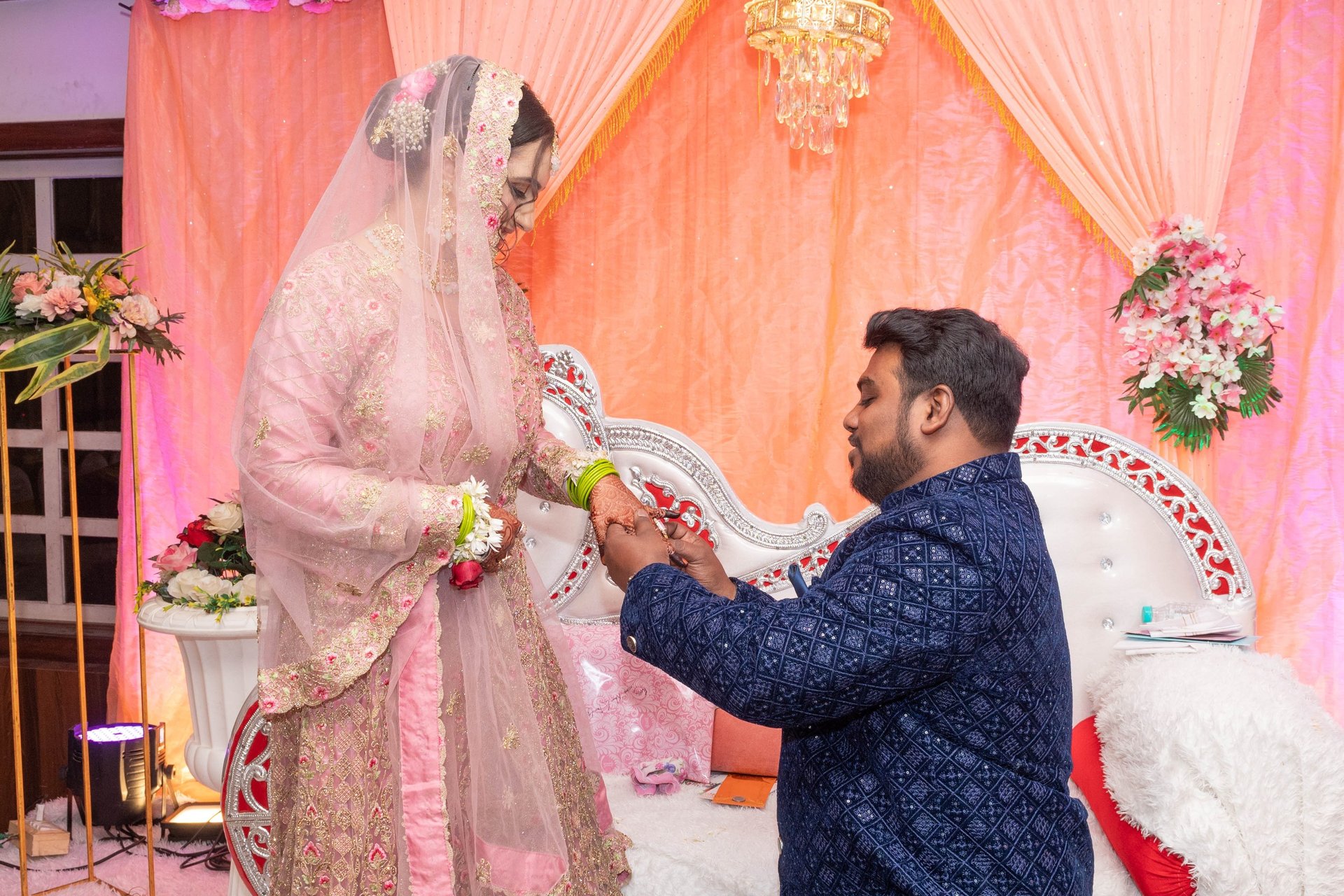 black and white bed linen