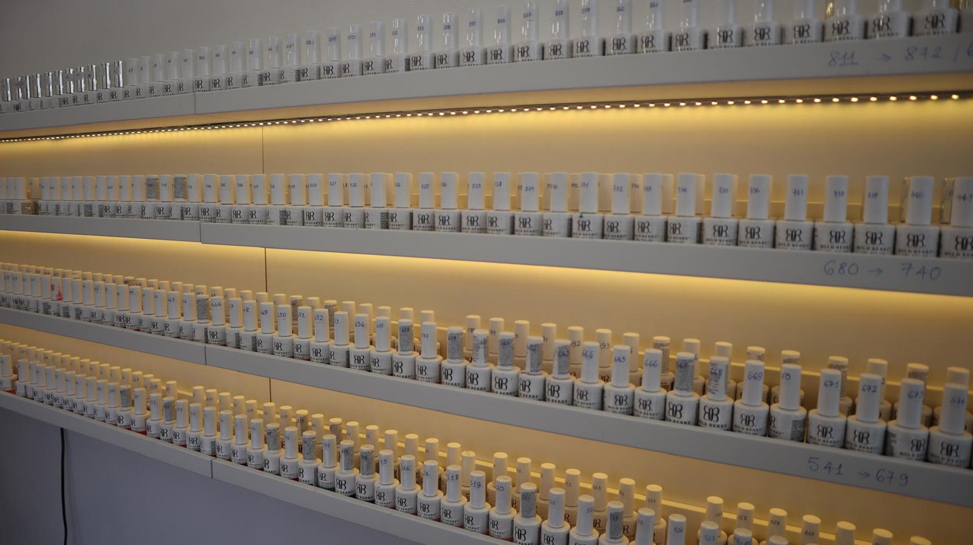 black and brown leather padded tub sofa