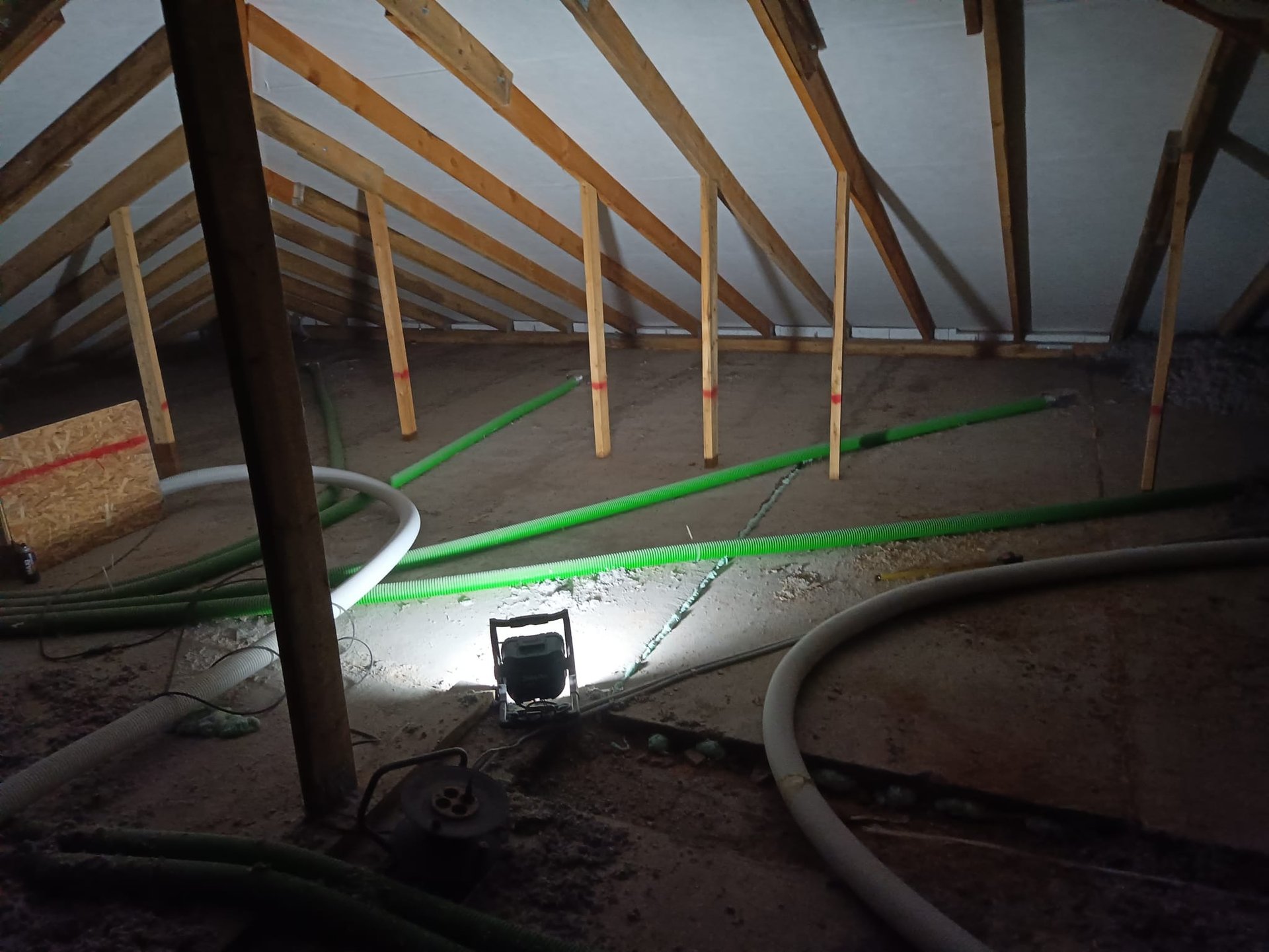 black and white bed linen