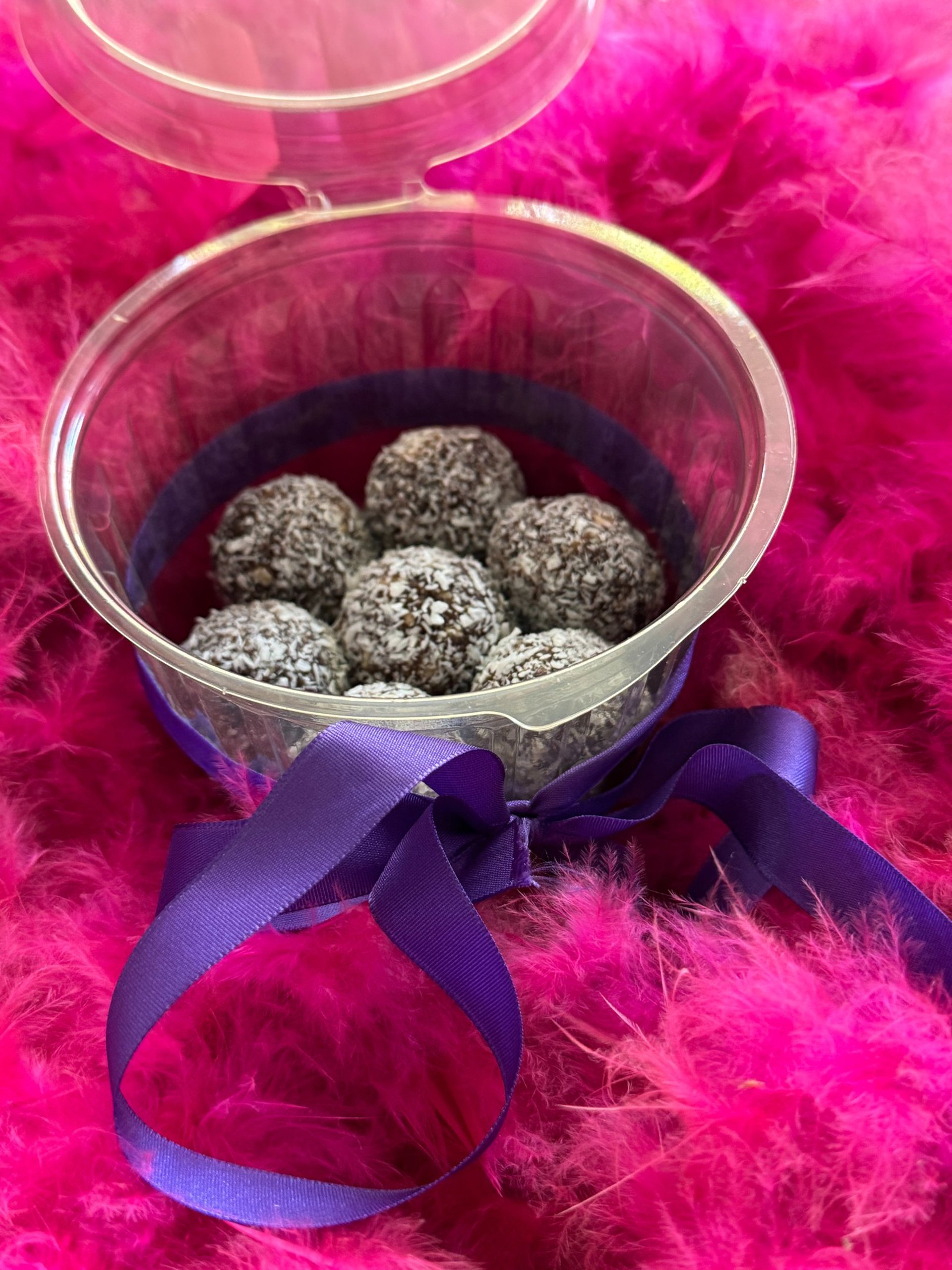 gray computer monitor