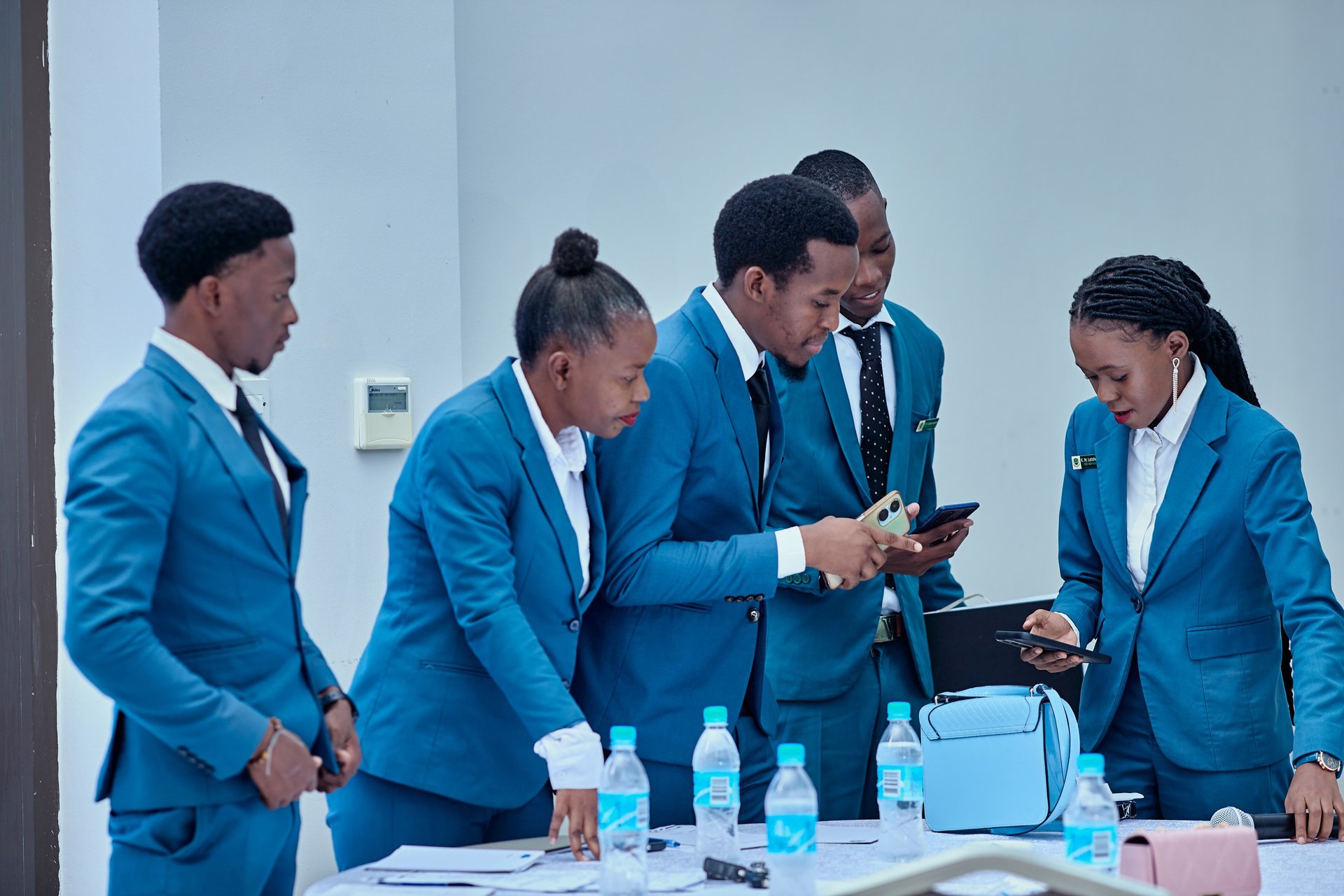 black and white bed linen