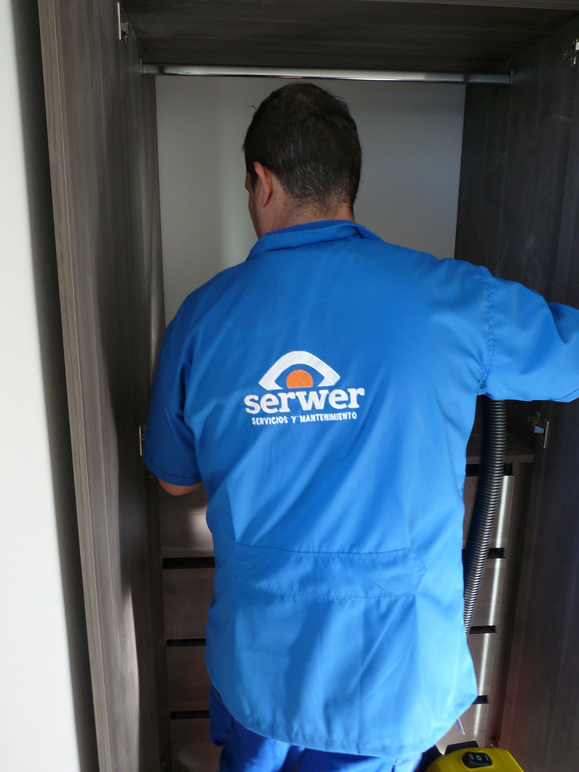 black and brown leather padded tub sofa