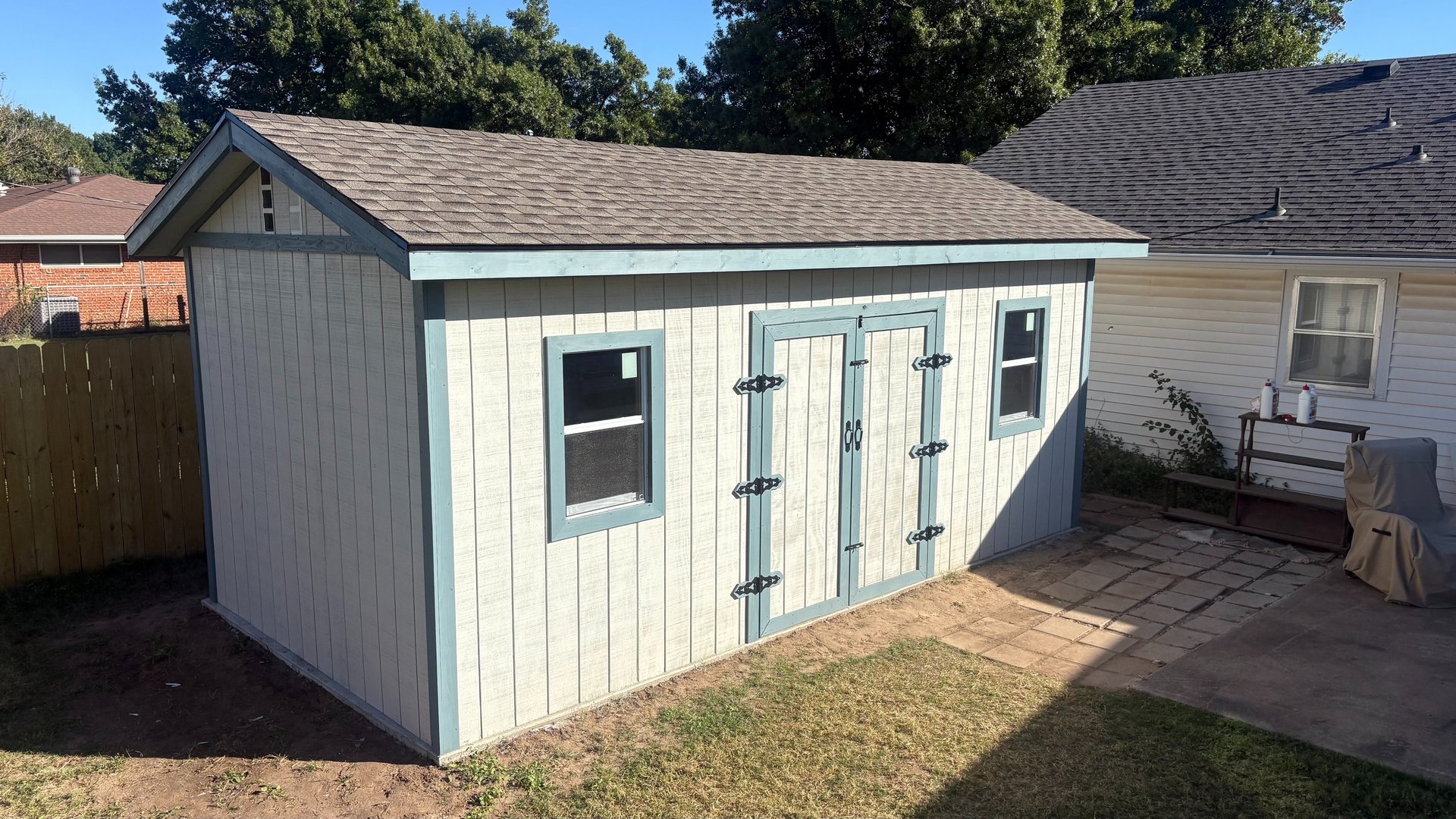 black and white bed linen