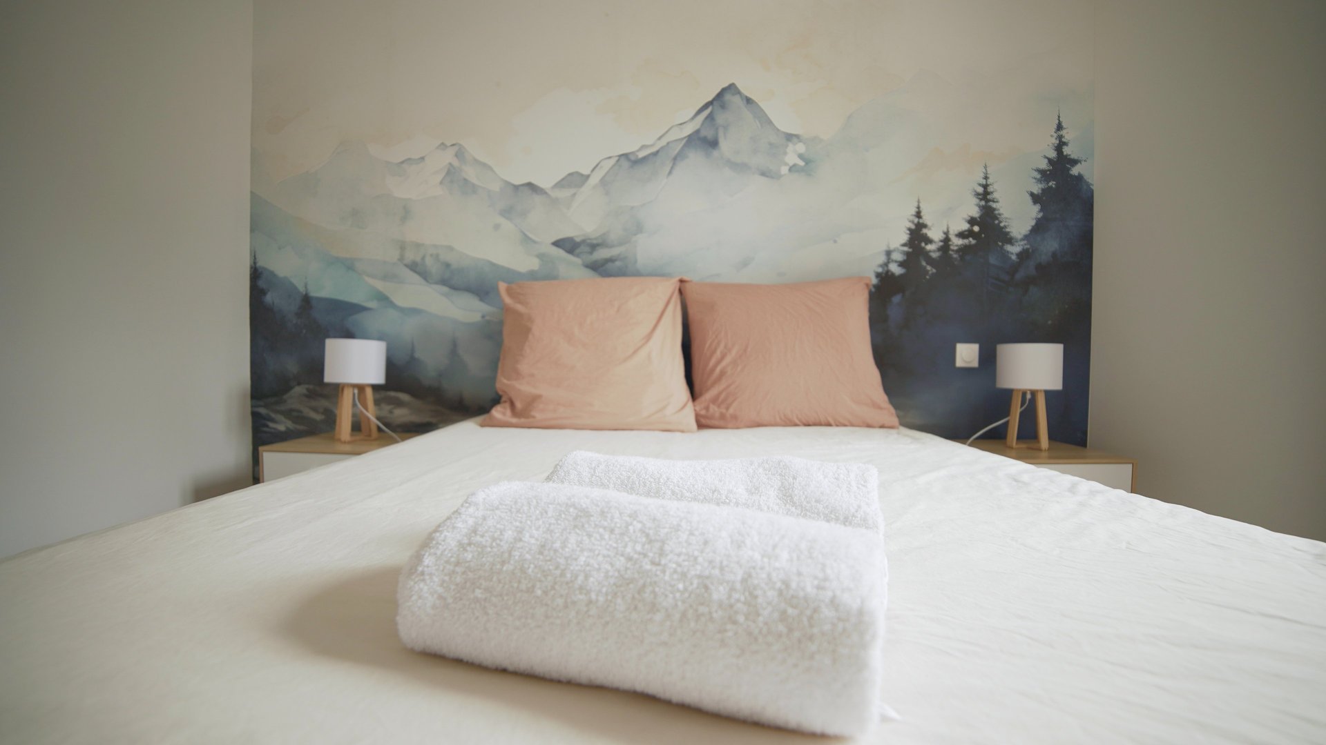 black and white bed linen