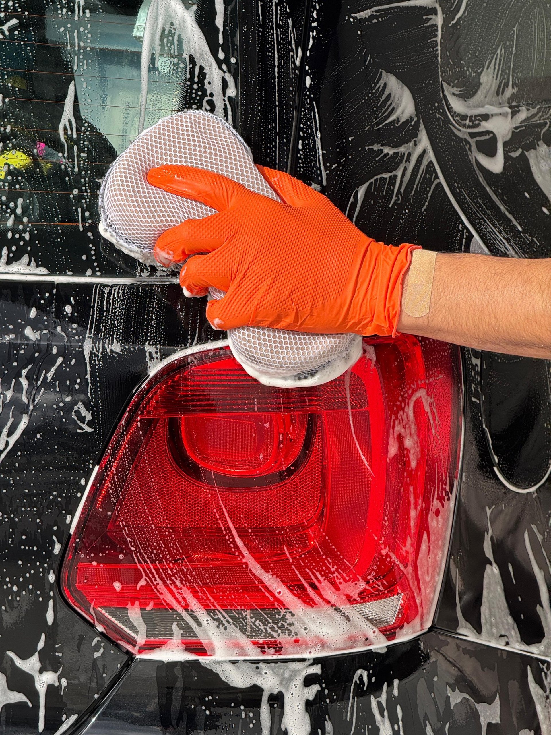 gray computer monitor