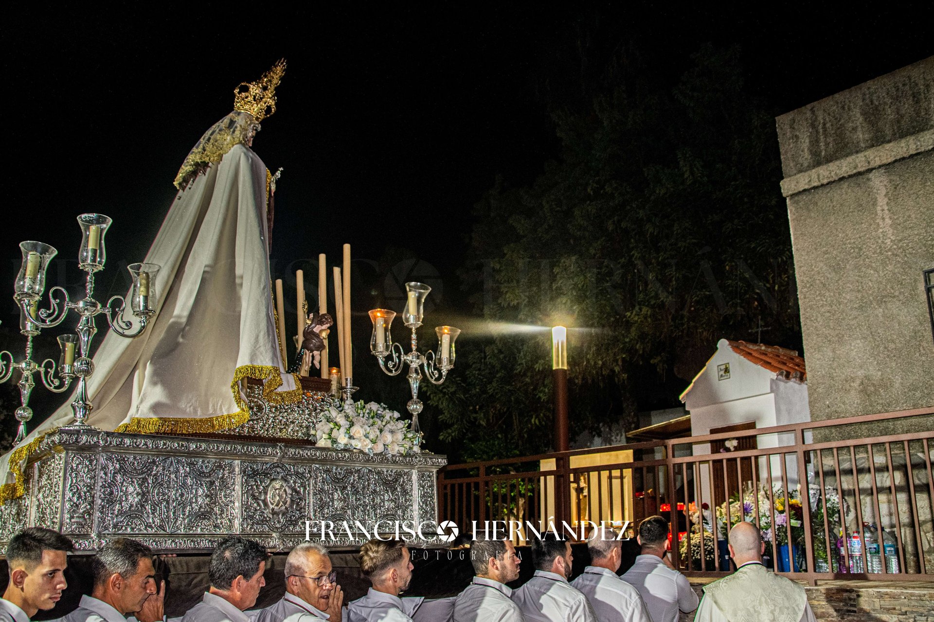 an abstract photo of a curved building with a blue sky in the background
