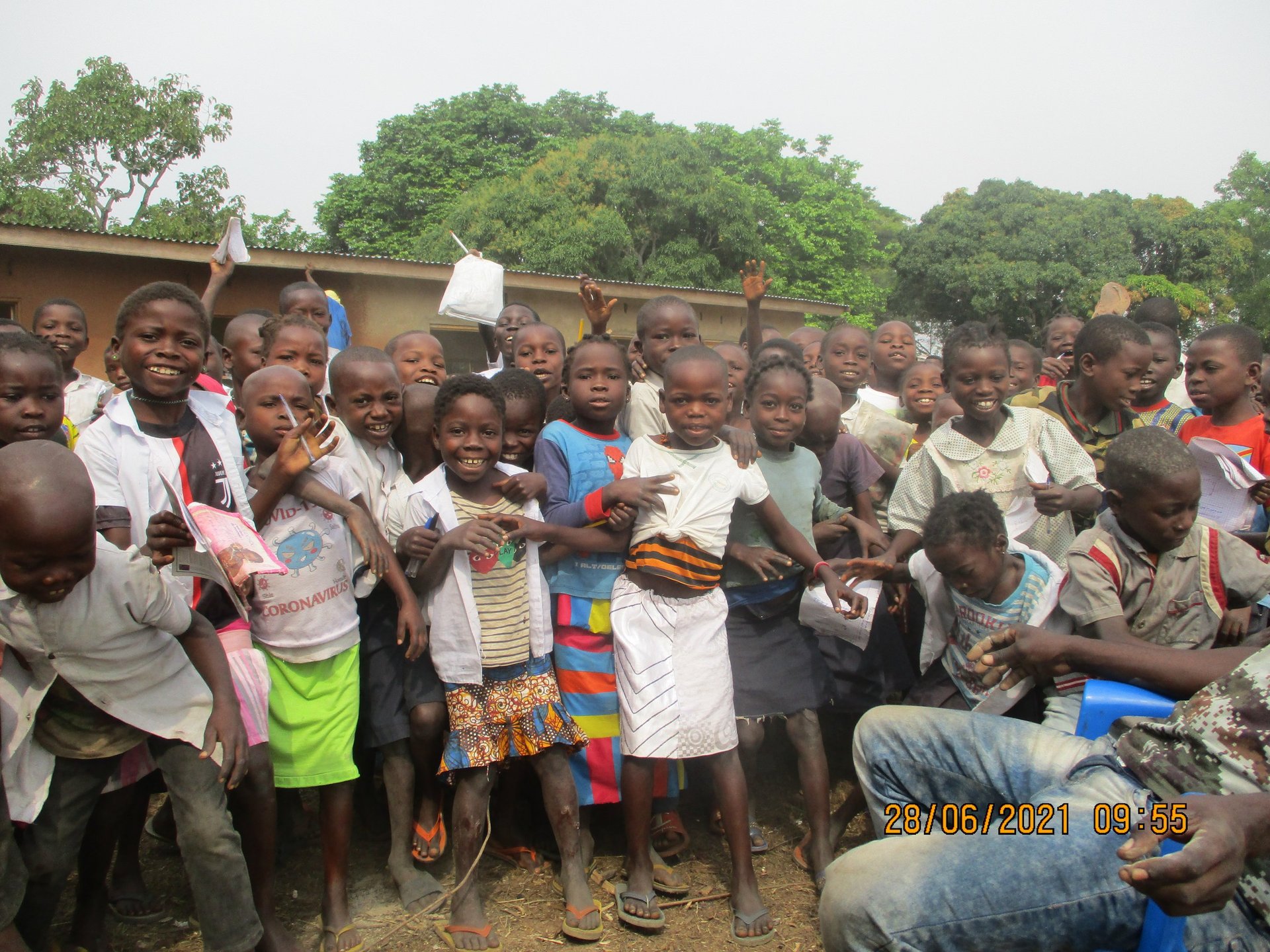 gray computer monitor