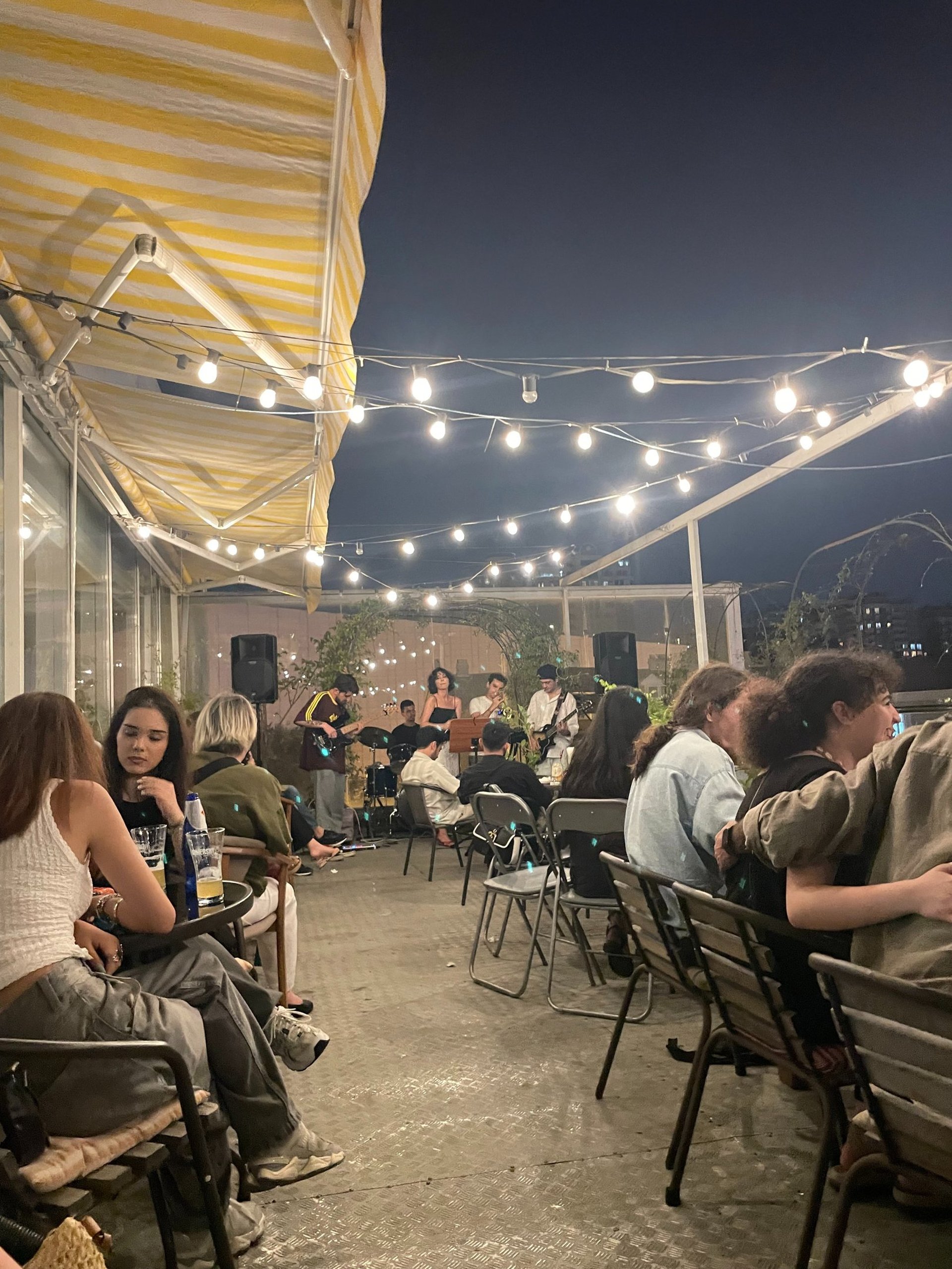 black and white bed linen