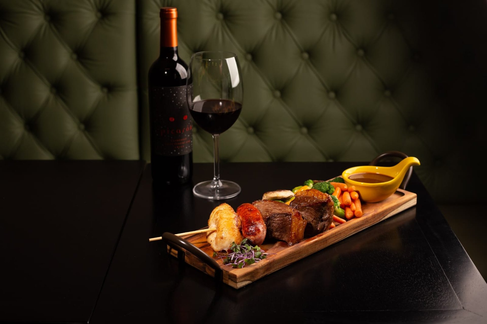 black and white bed linen