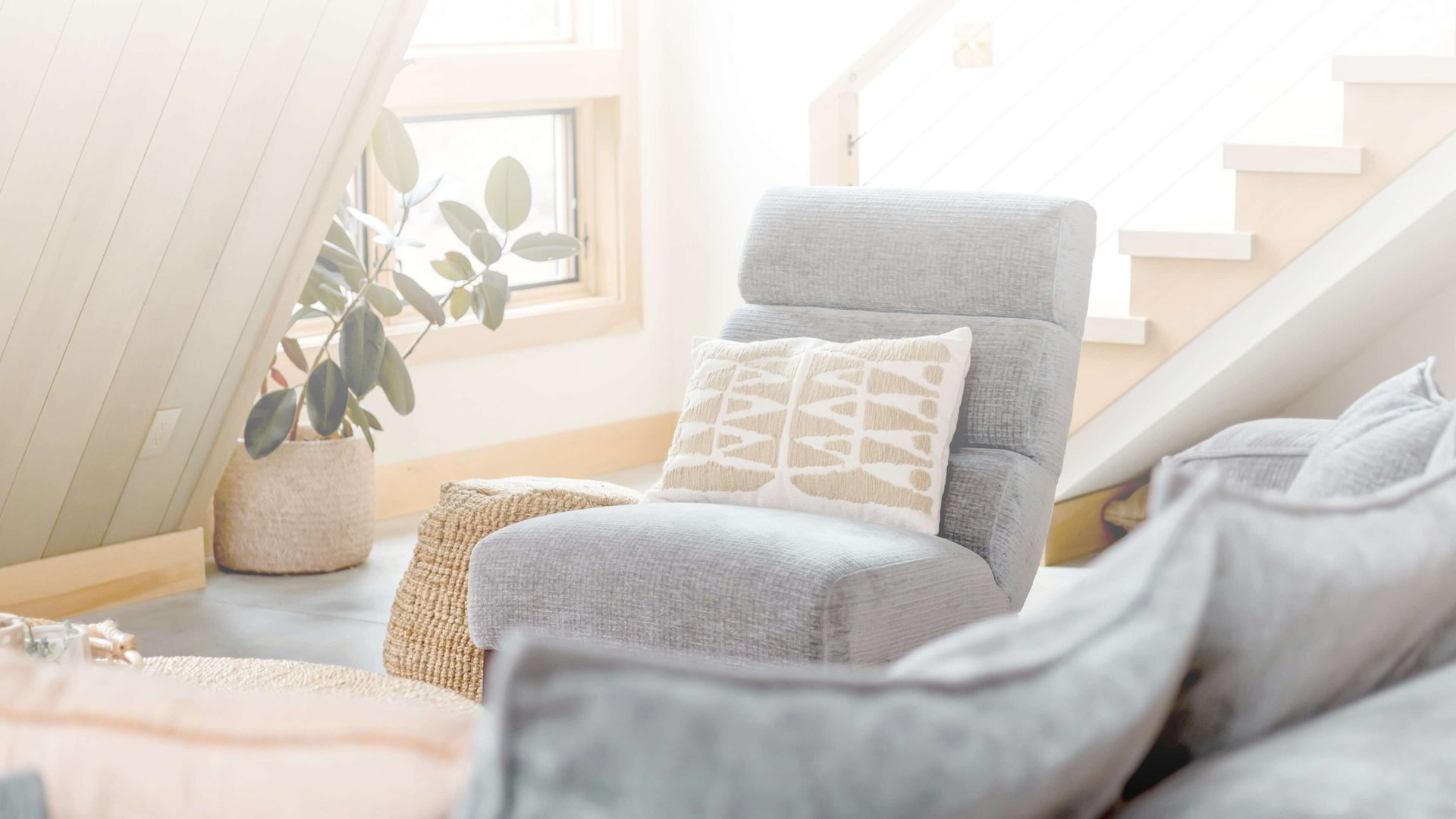 closeup photo of ballpoint pen near camera