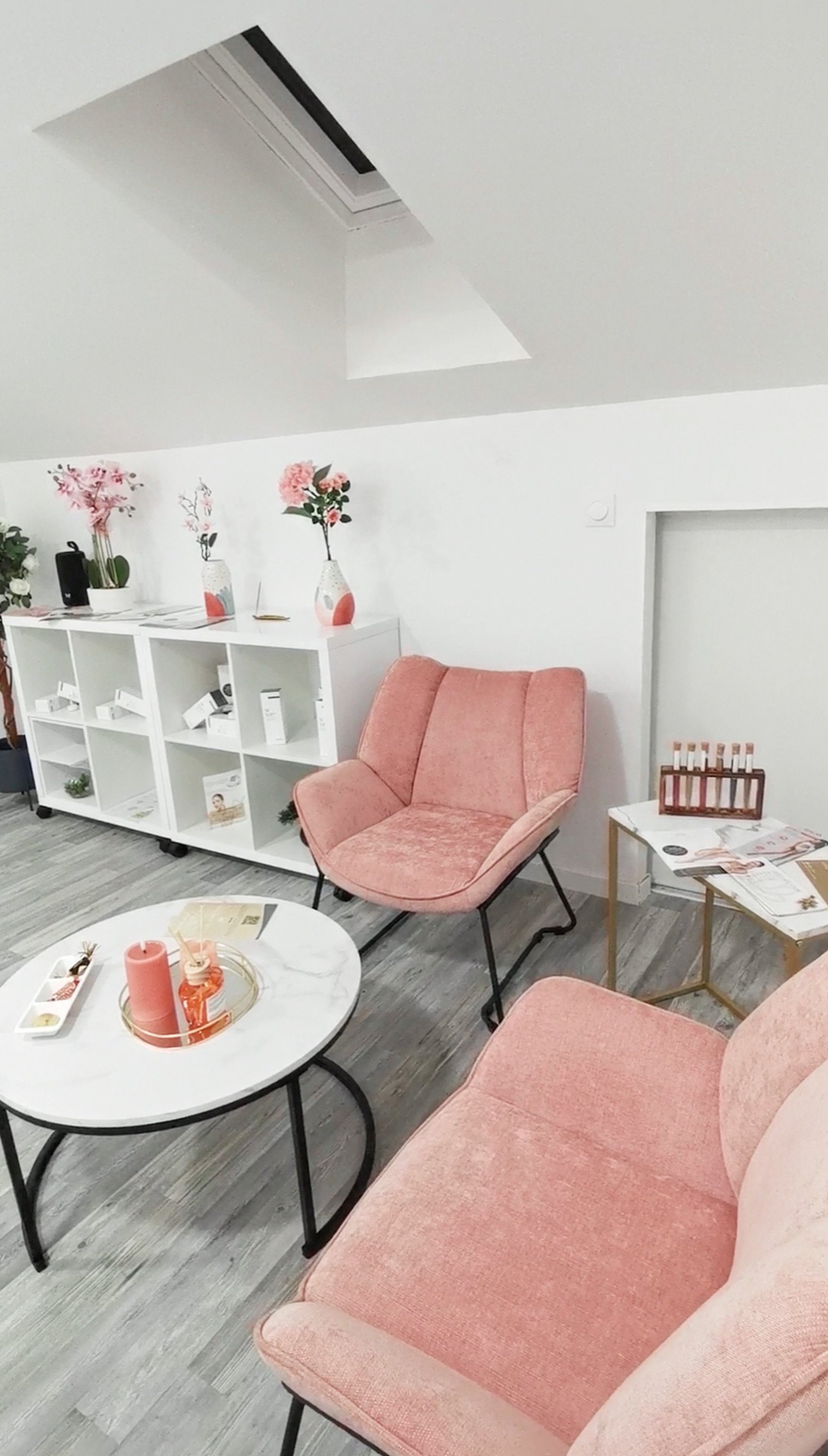 gray computer monitor