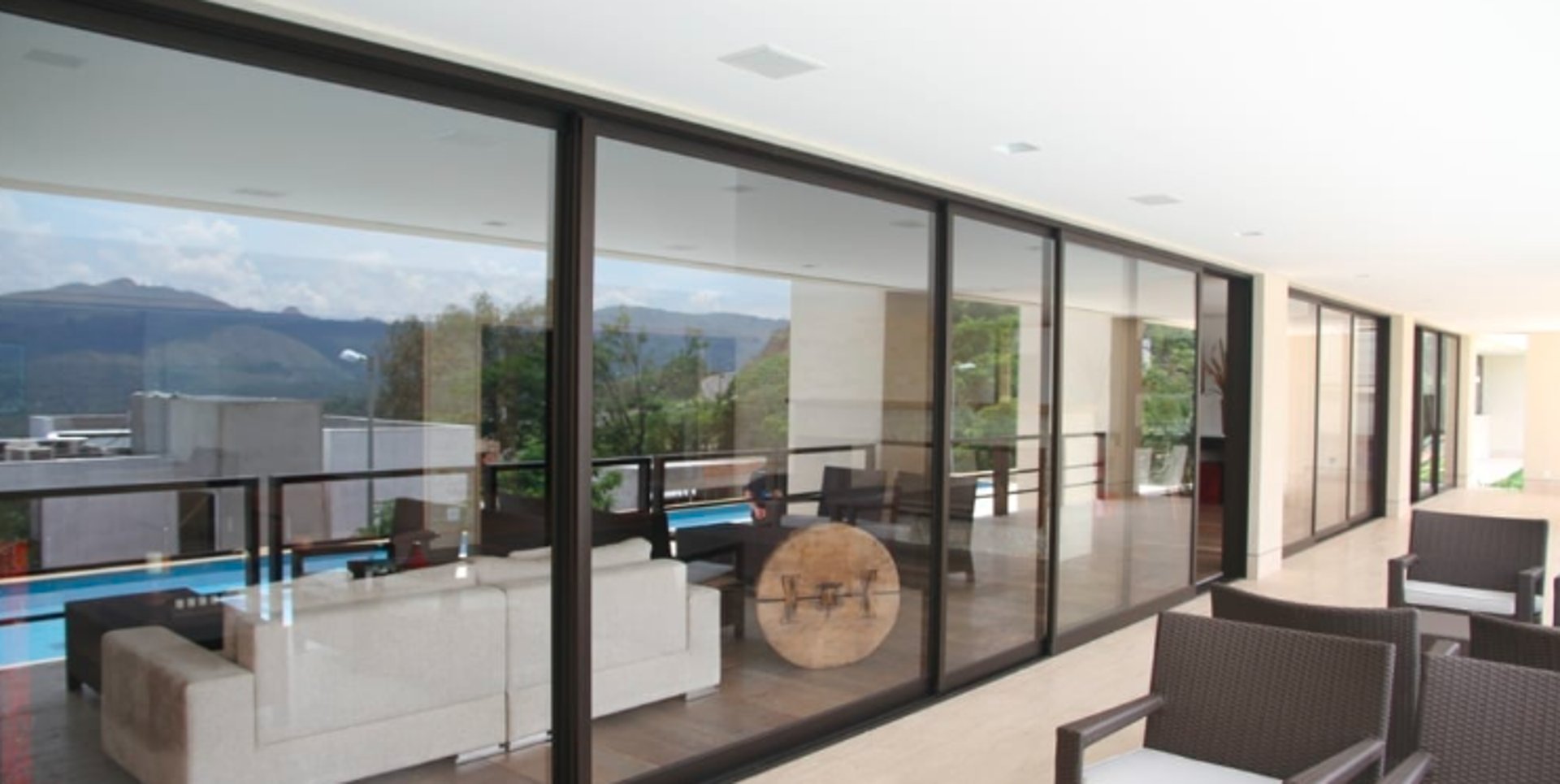 black and white bed linen