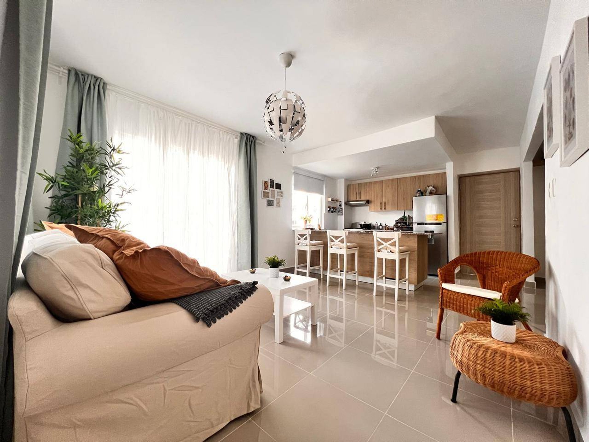 black and white bed linen