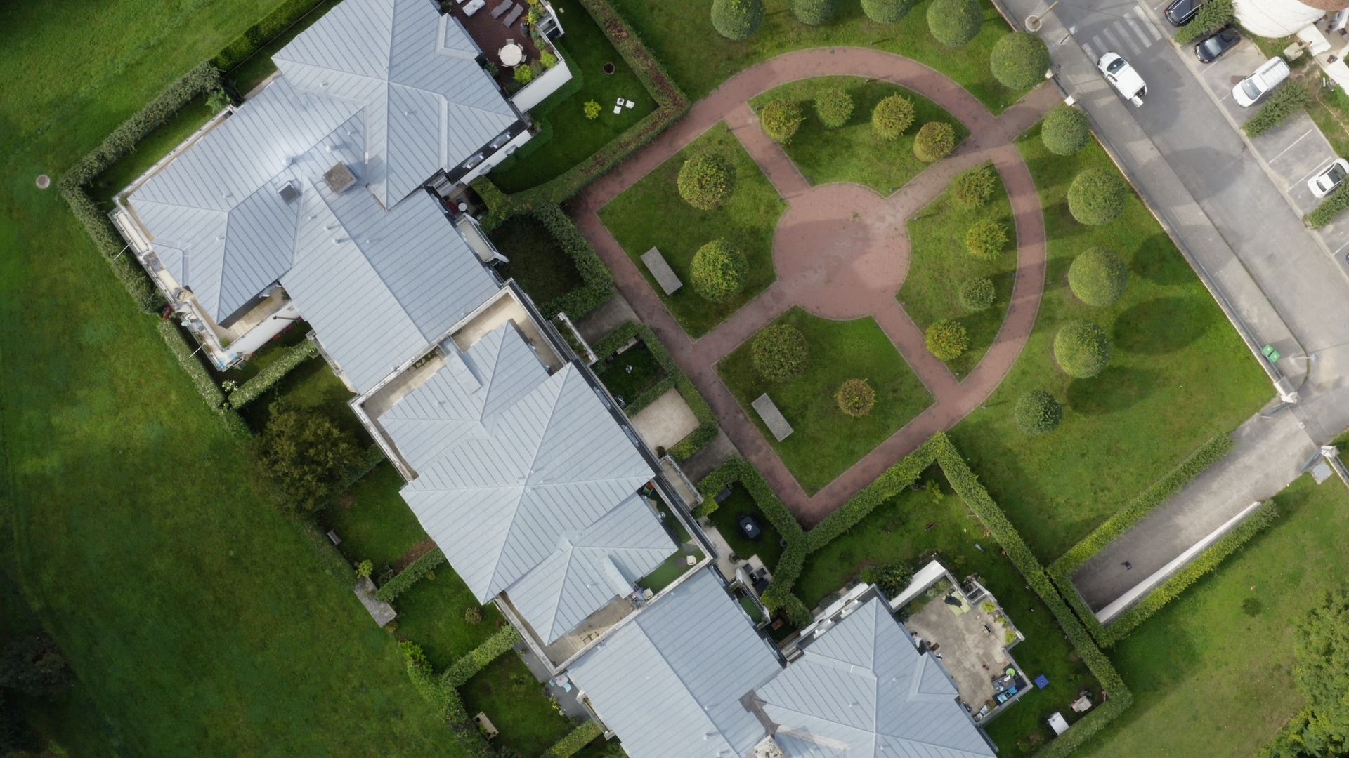 black and white bed linen