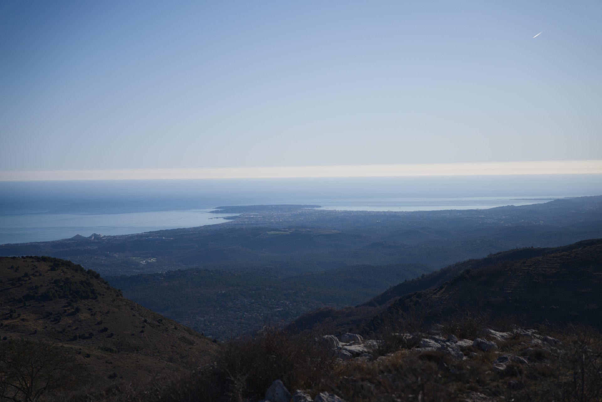 gray computer monitor