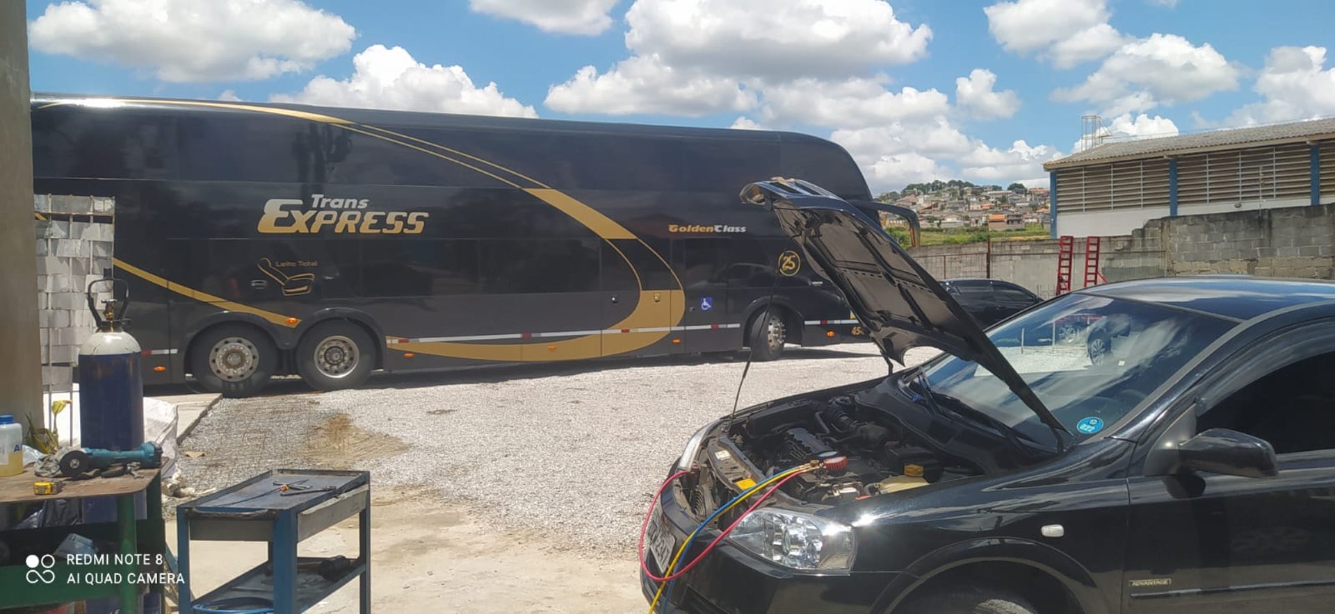 gray computer monitor