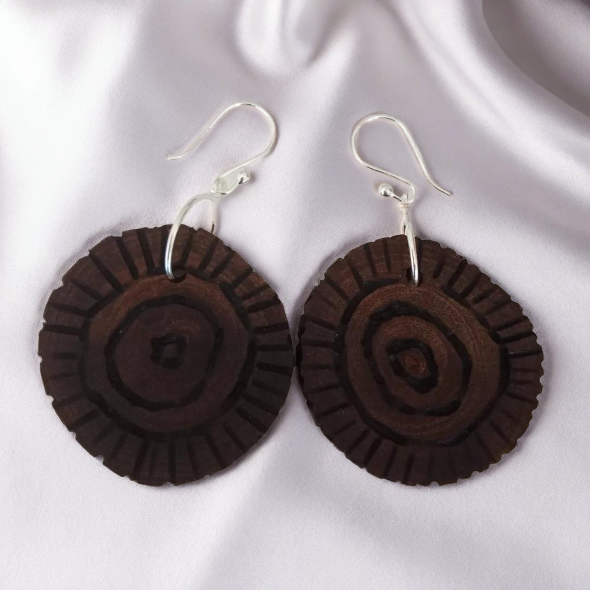 black and white bed linen